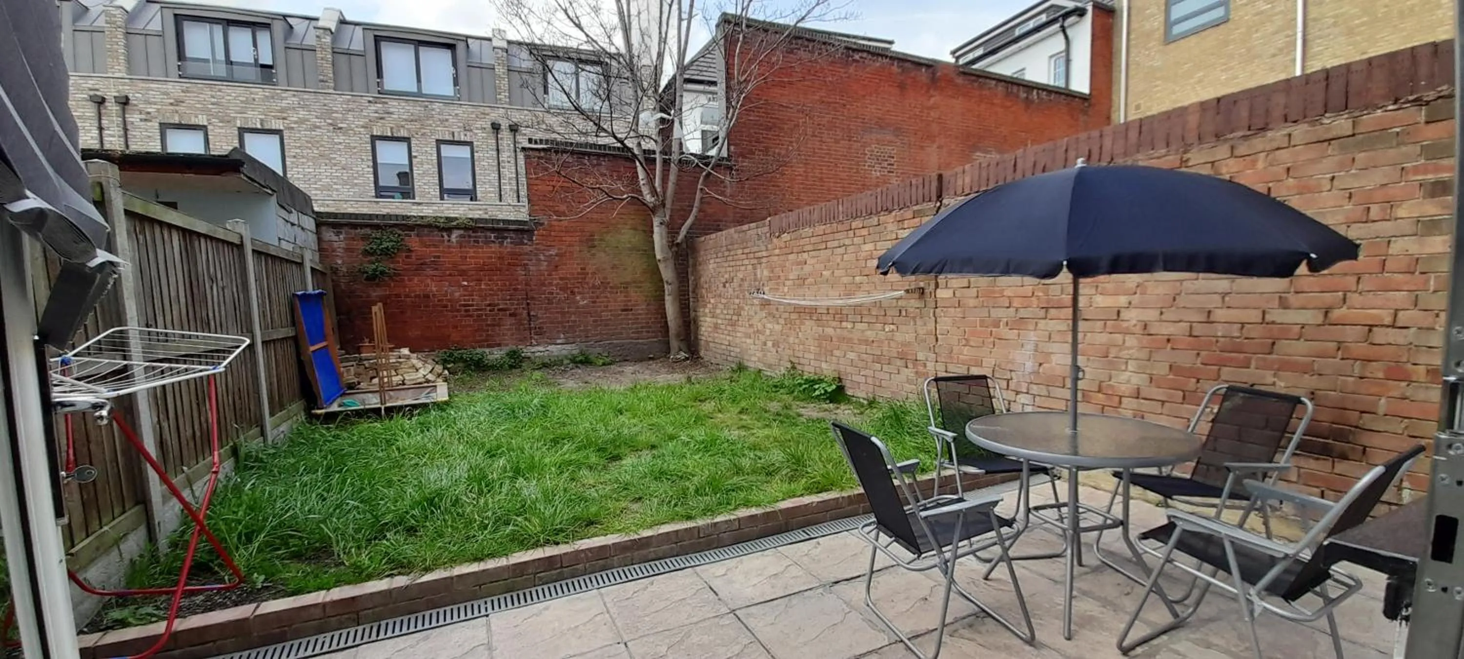 Garden in Comfy Fenia Stay