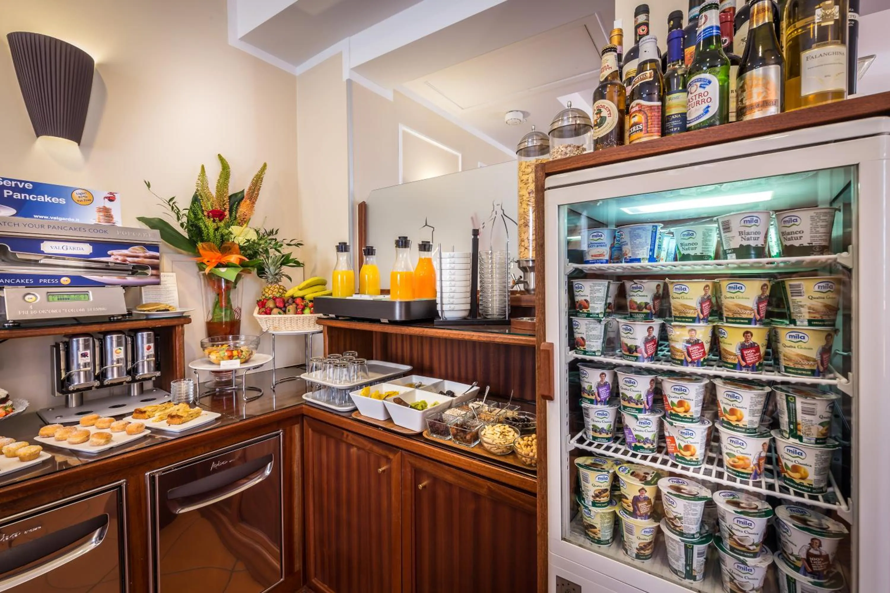 Buffet breakfast in Hotel Duomo Firenze