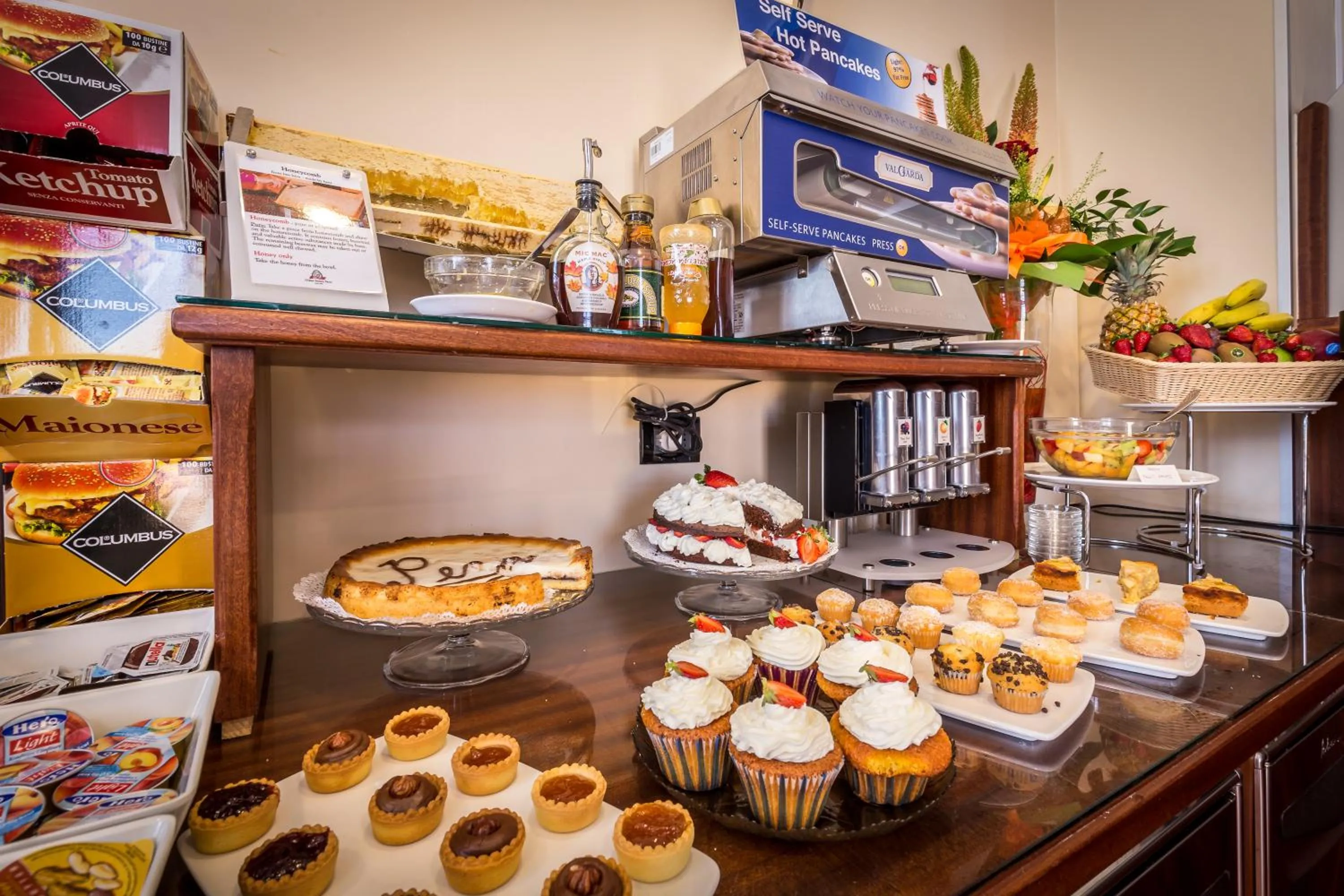 Buffet breakfast in Hotel Duomo Firenze