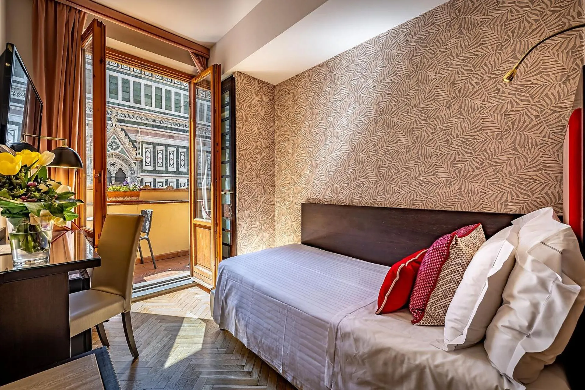 Photo of the whole room, Bed in Hotel Duomo Firenze