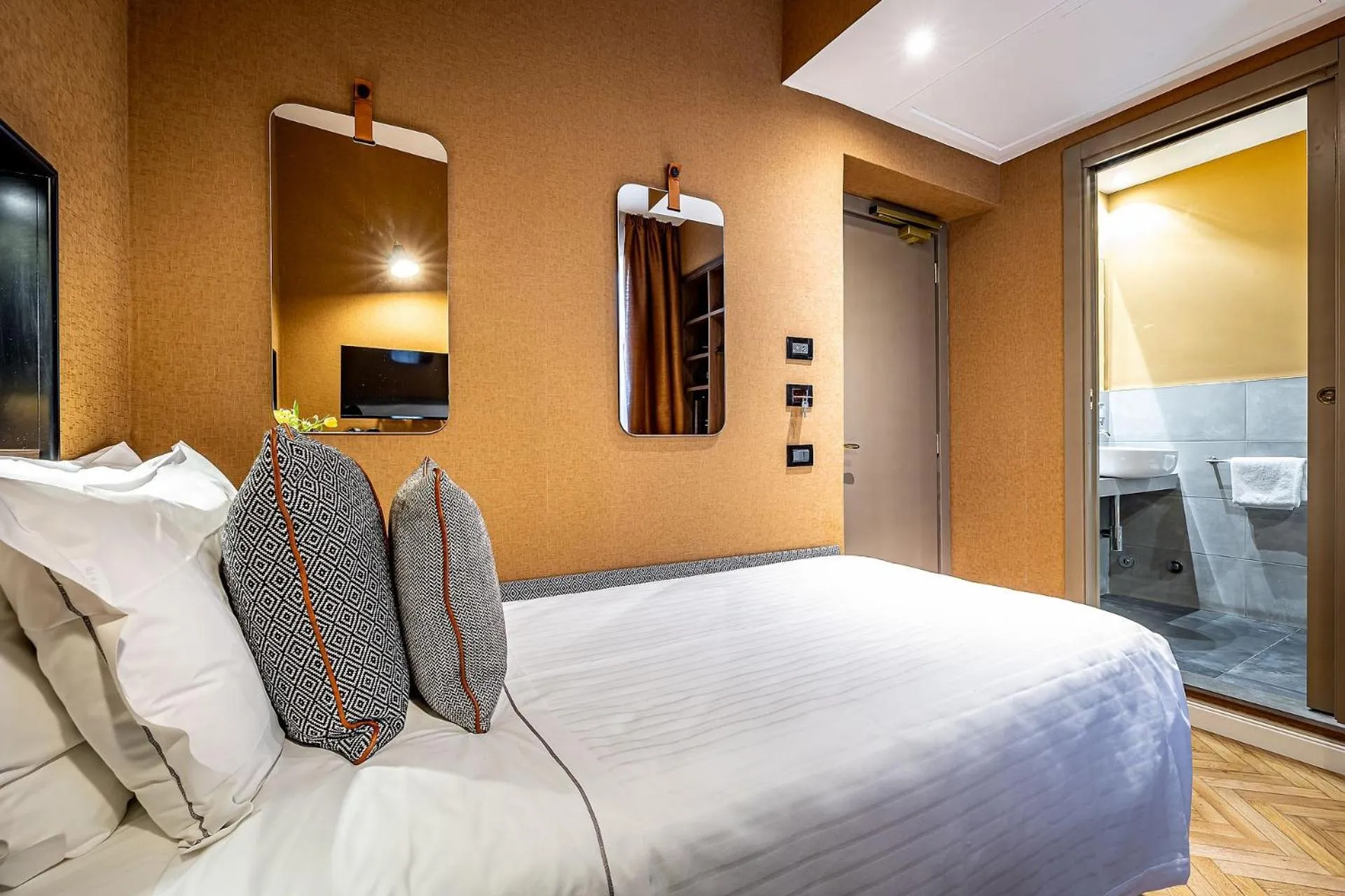 Bathroom, Bed in Hotel Duomo Firenze