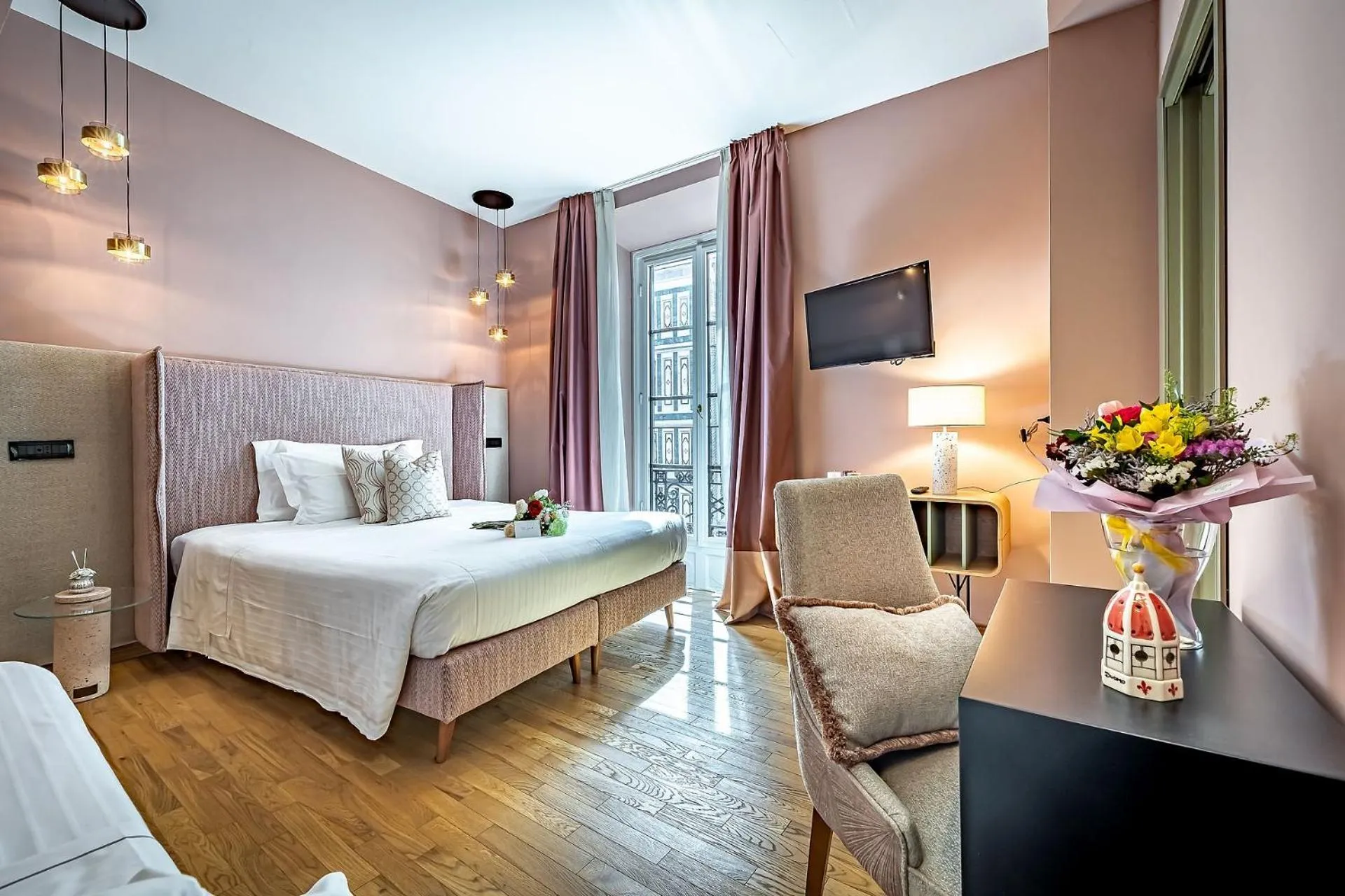 Photo of the whole room, Bed in Hotel Duomo Firenze