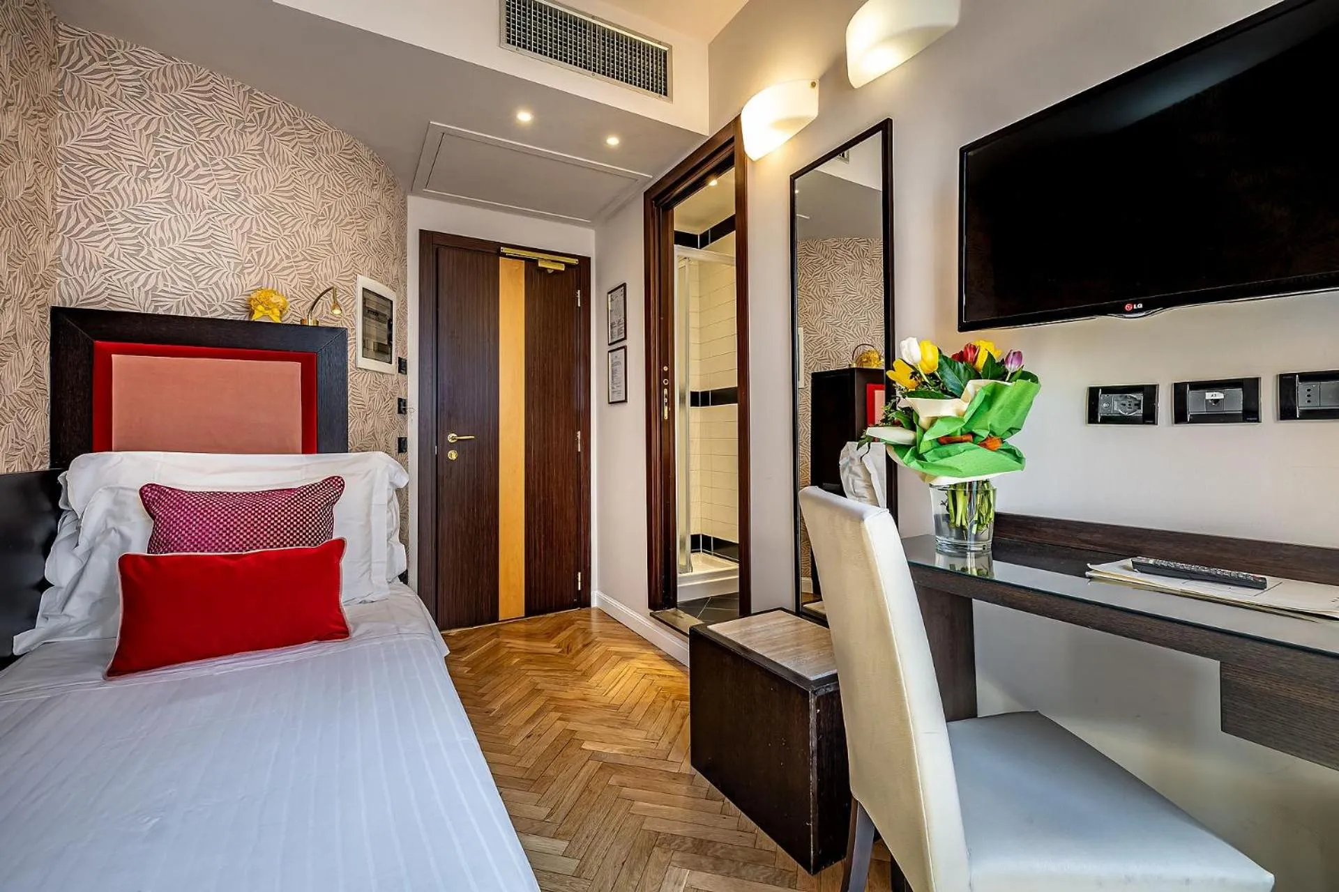 Photo of the whole room, Bed in Hotel Duomo Firenze