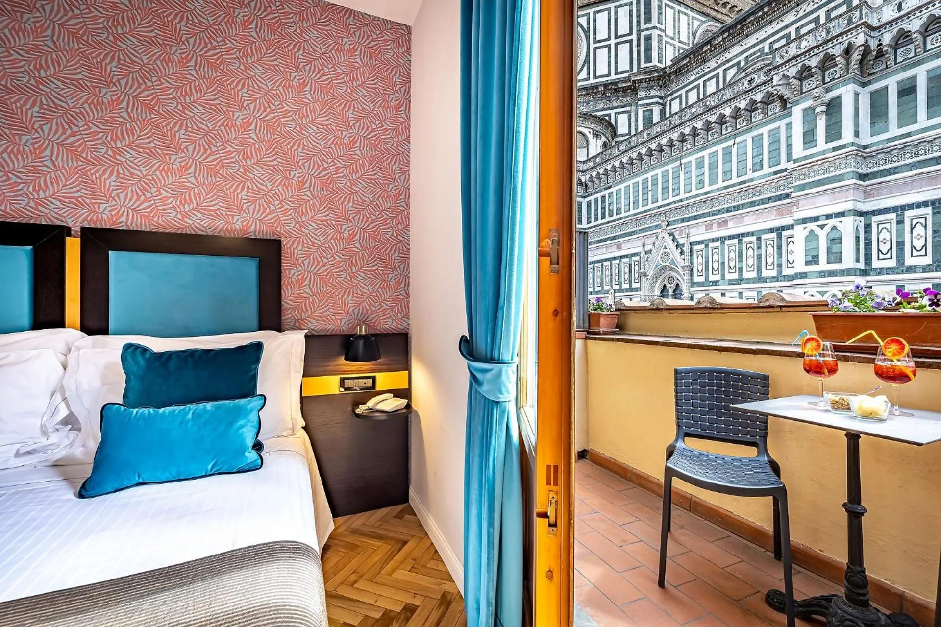 Photo of the whole room, Bed in Hotel Duomo Firenze