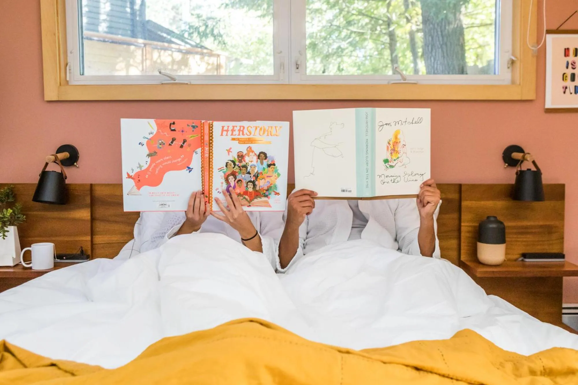 Bed in The Herwood Inn