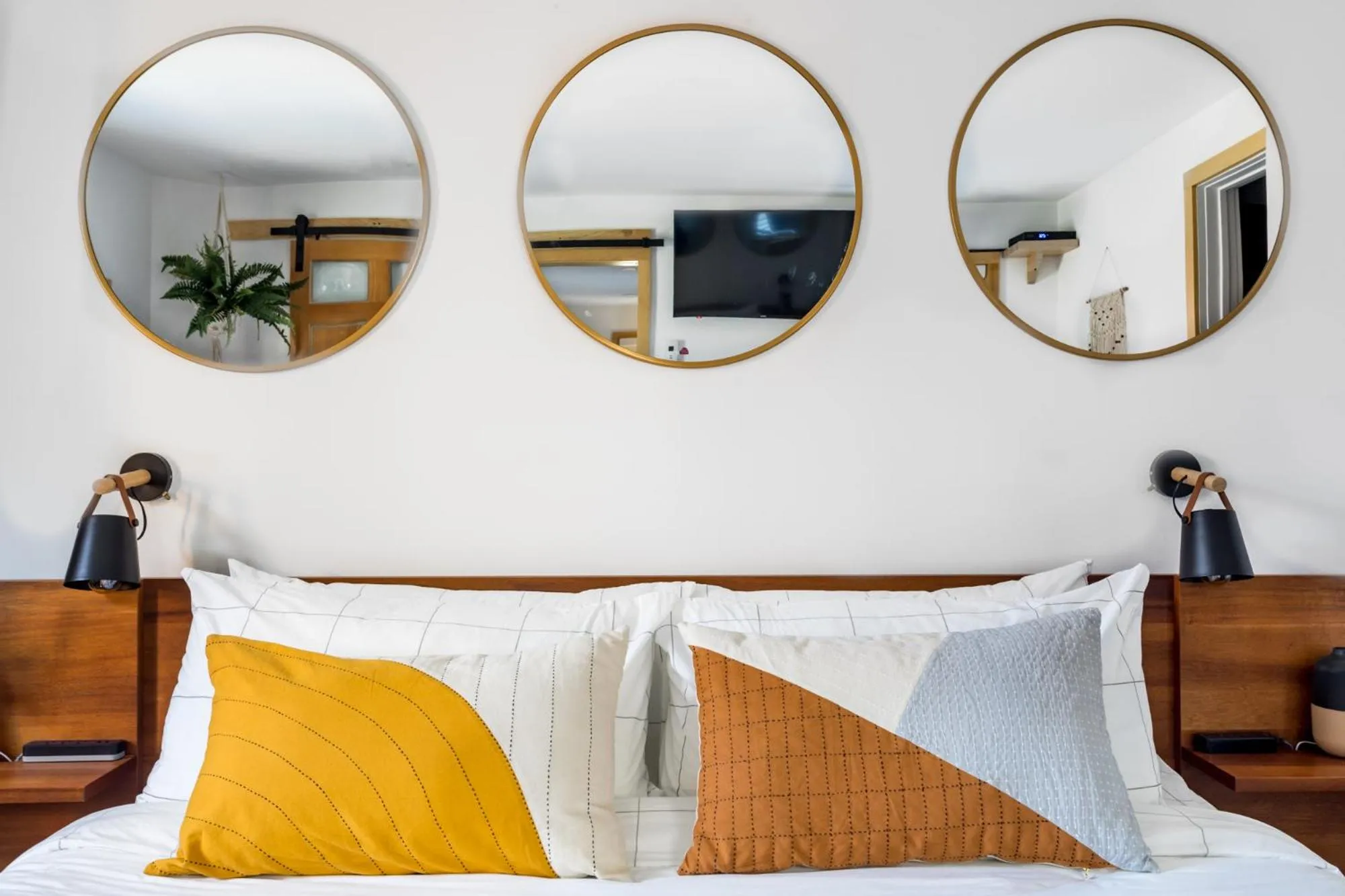 Bed in The Herwood Inn