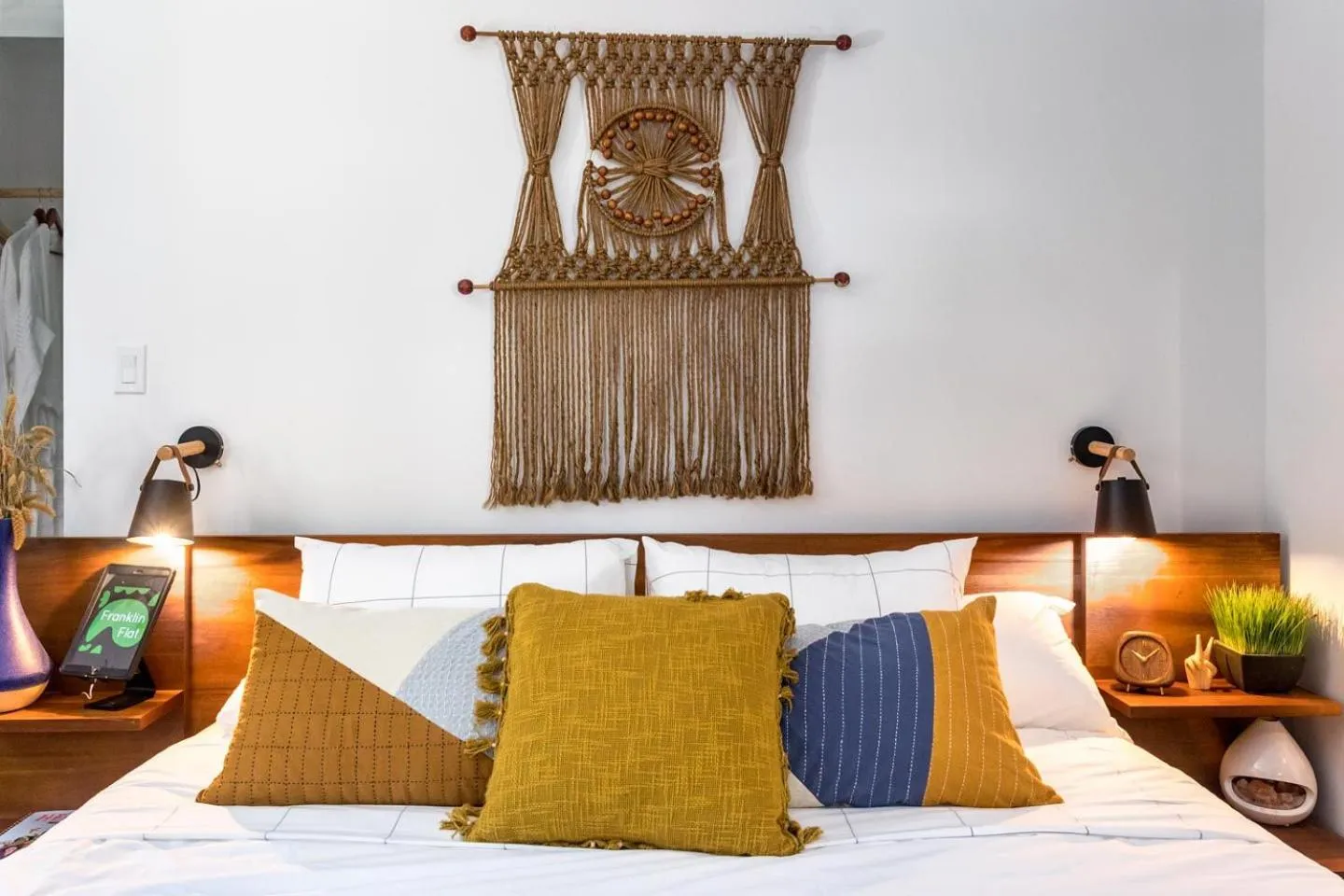 Bed in The Herwood Inn