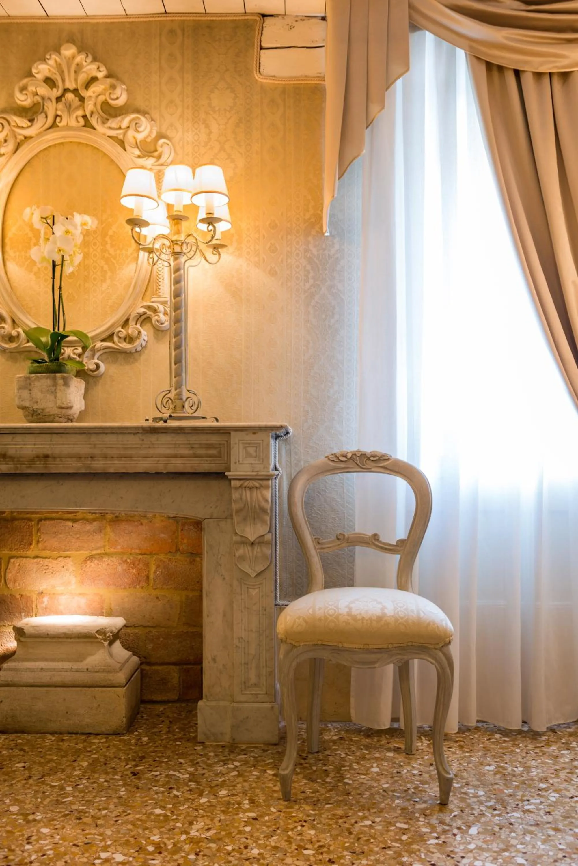 Decorative detail in Ca Maria Adele