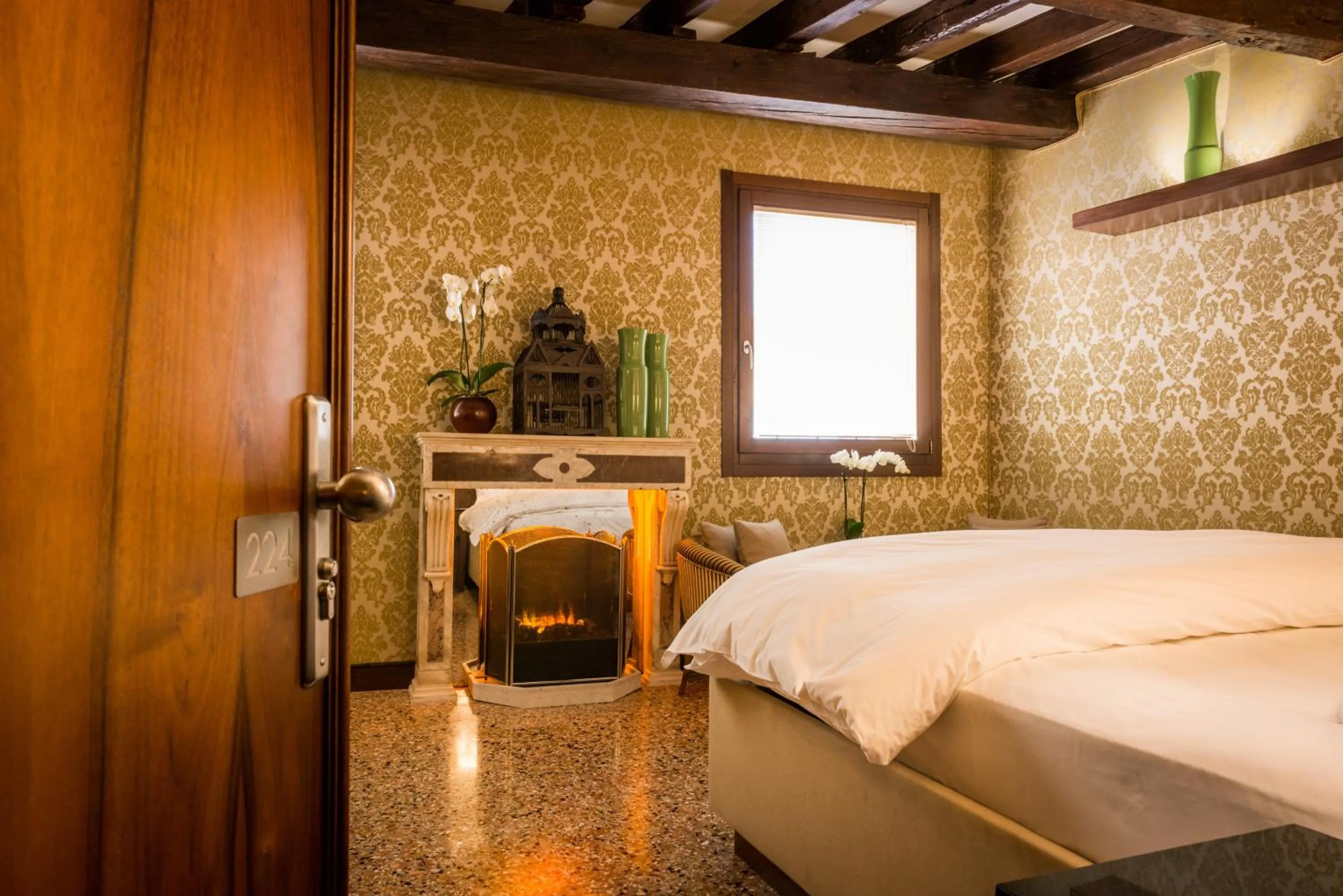 Photo of the whole room, Bed in Ca Maria Adele