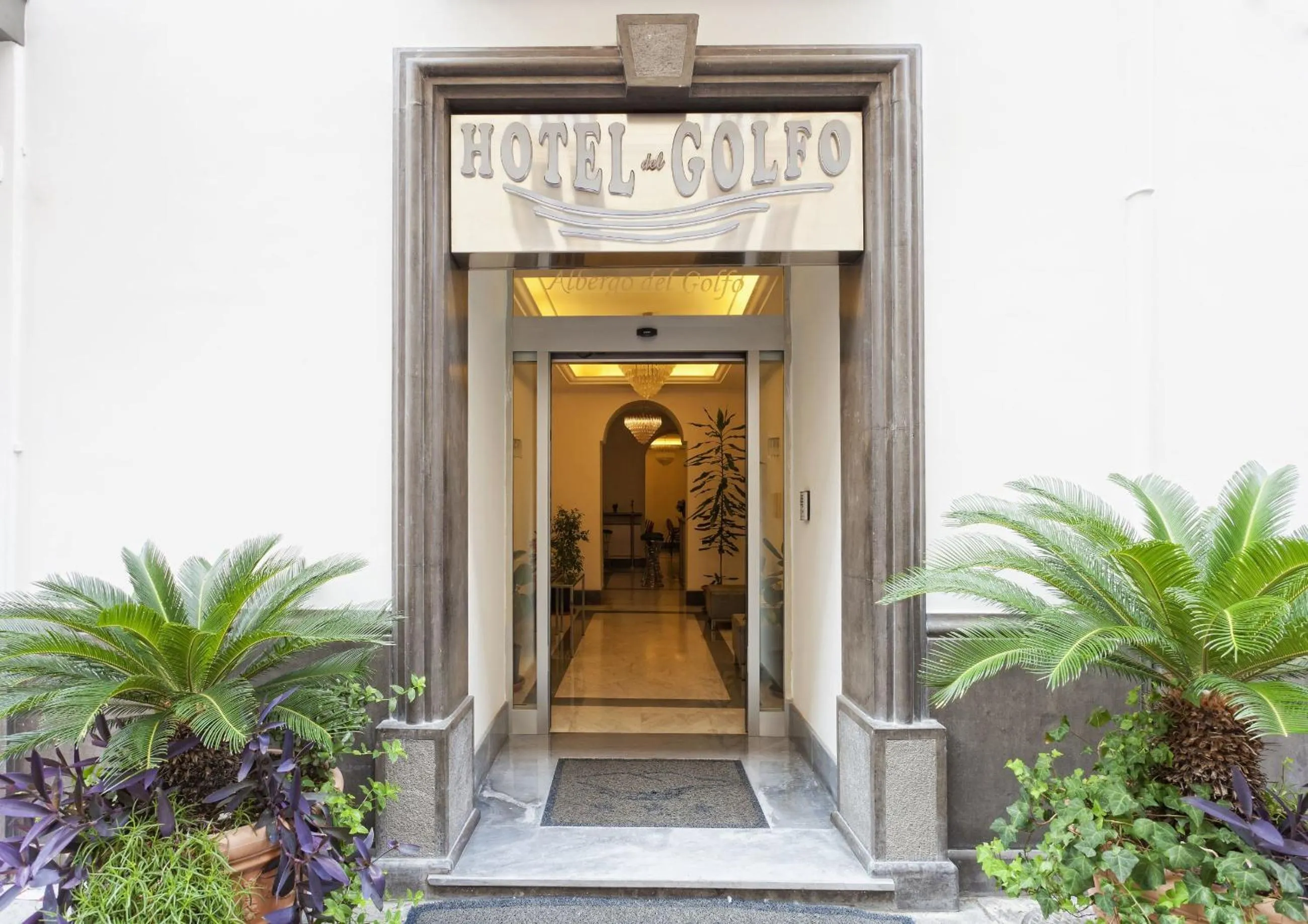 Facade/entrance in Albergo del Golfo