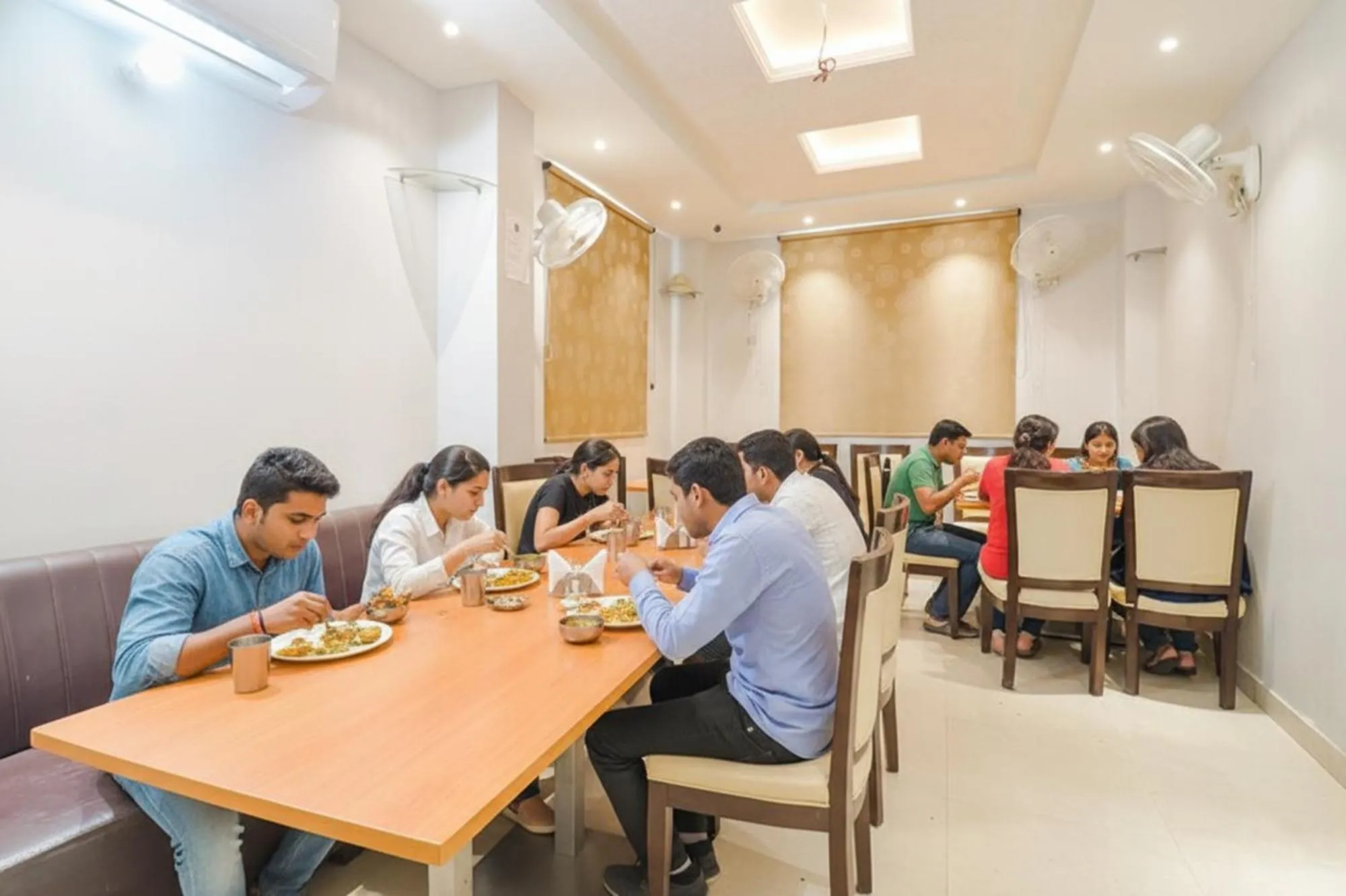 Restaurant/places to eat in FabHotel Holiday Grand