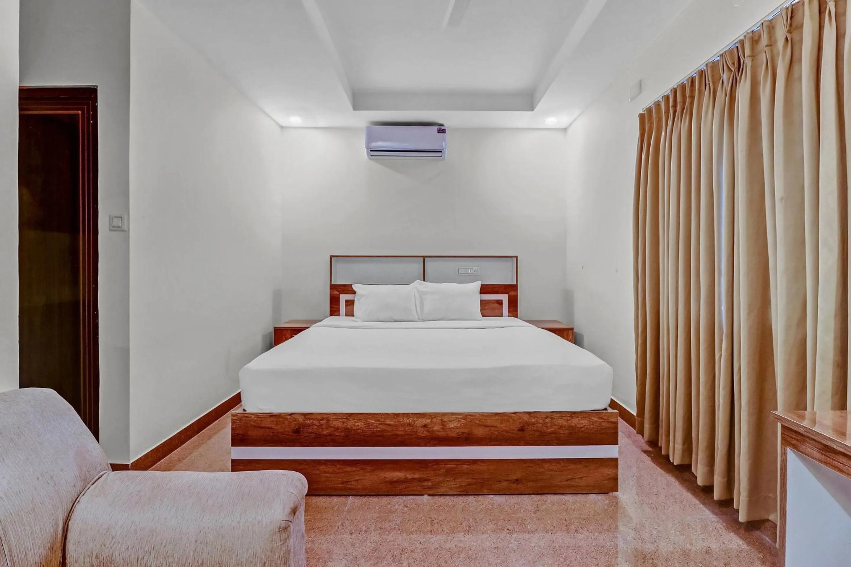 Bedroom, Bed in Hotel O Royal Suites