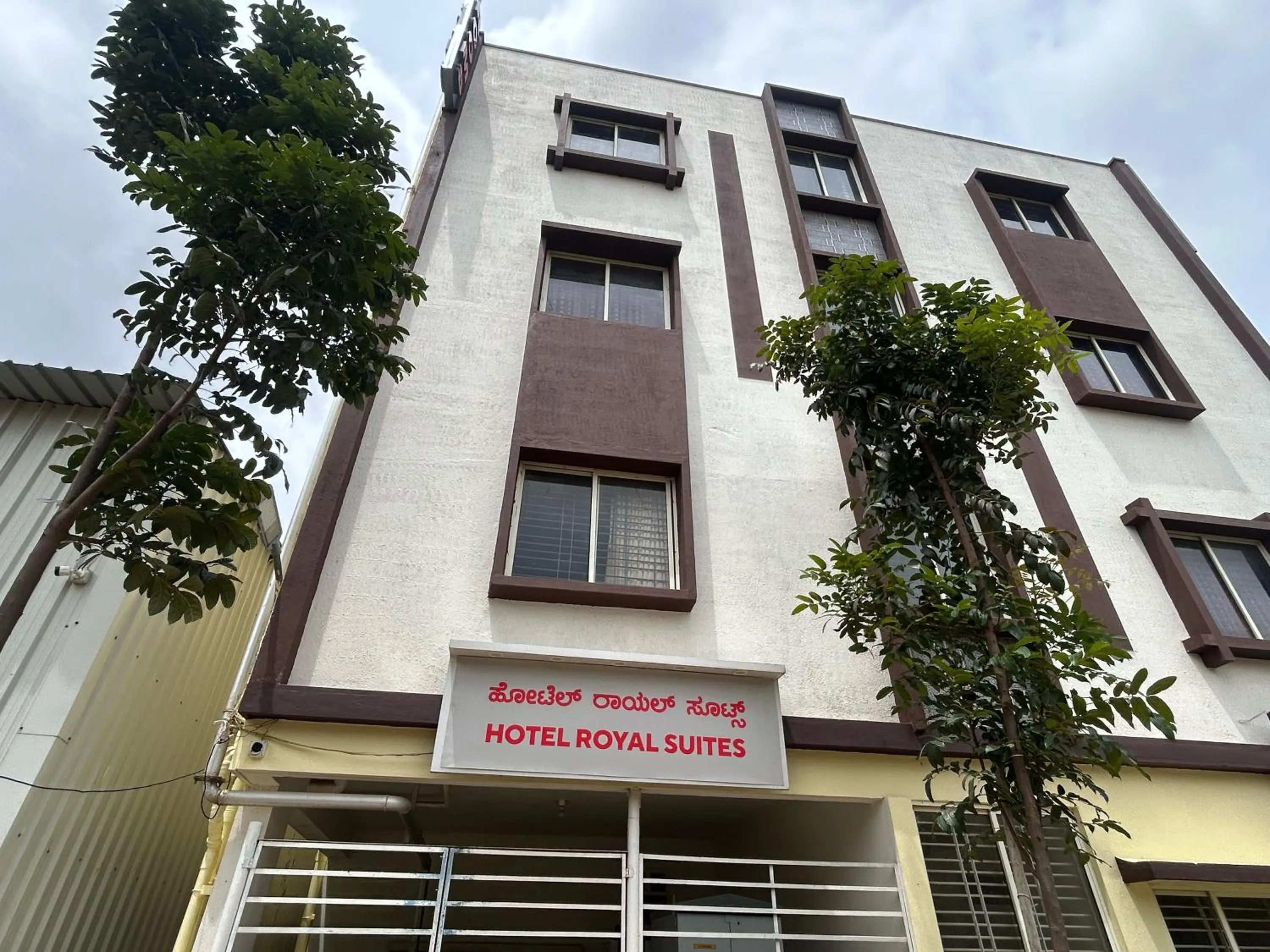 Facade/entrance in Hotel O Royal Suites