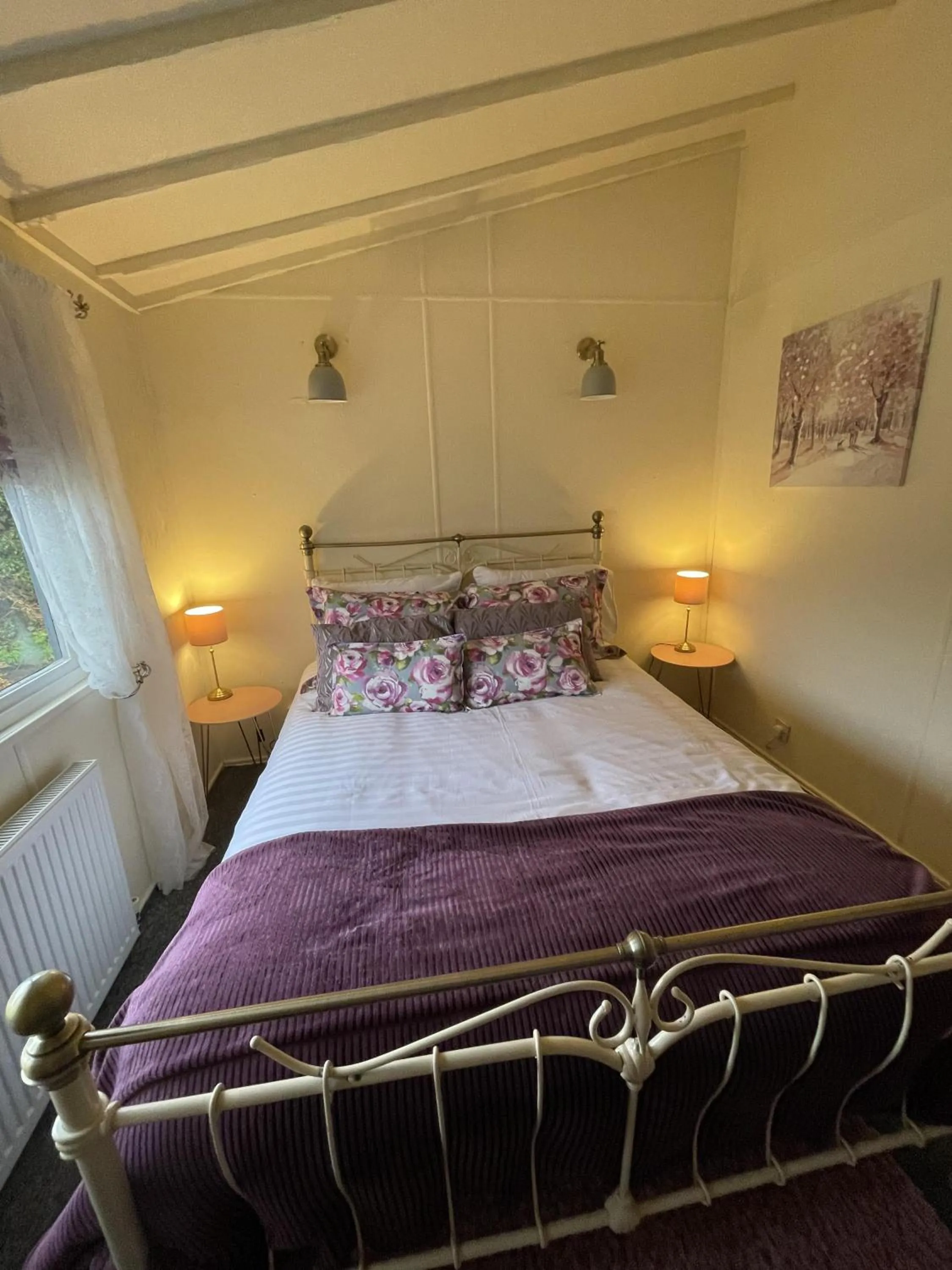 Other, Bed in The Old Inn Retreat