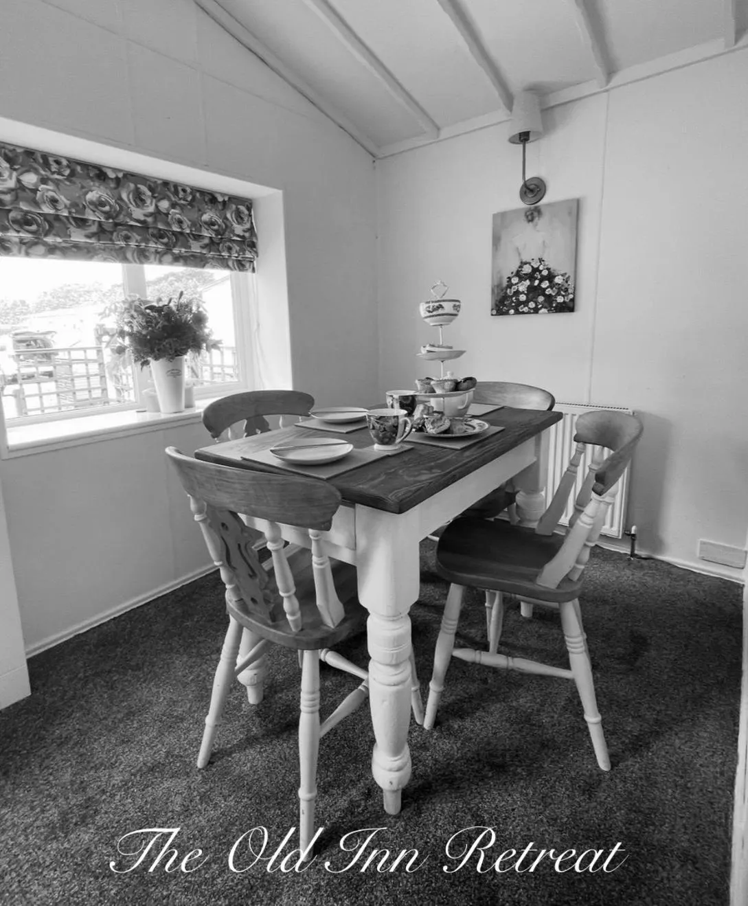 Dining area in The Old Inn Retreat