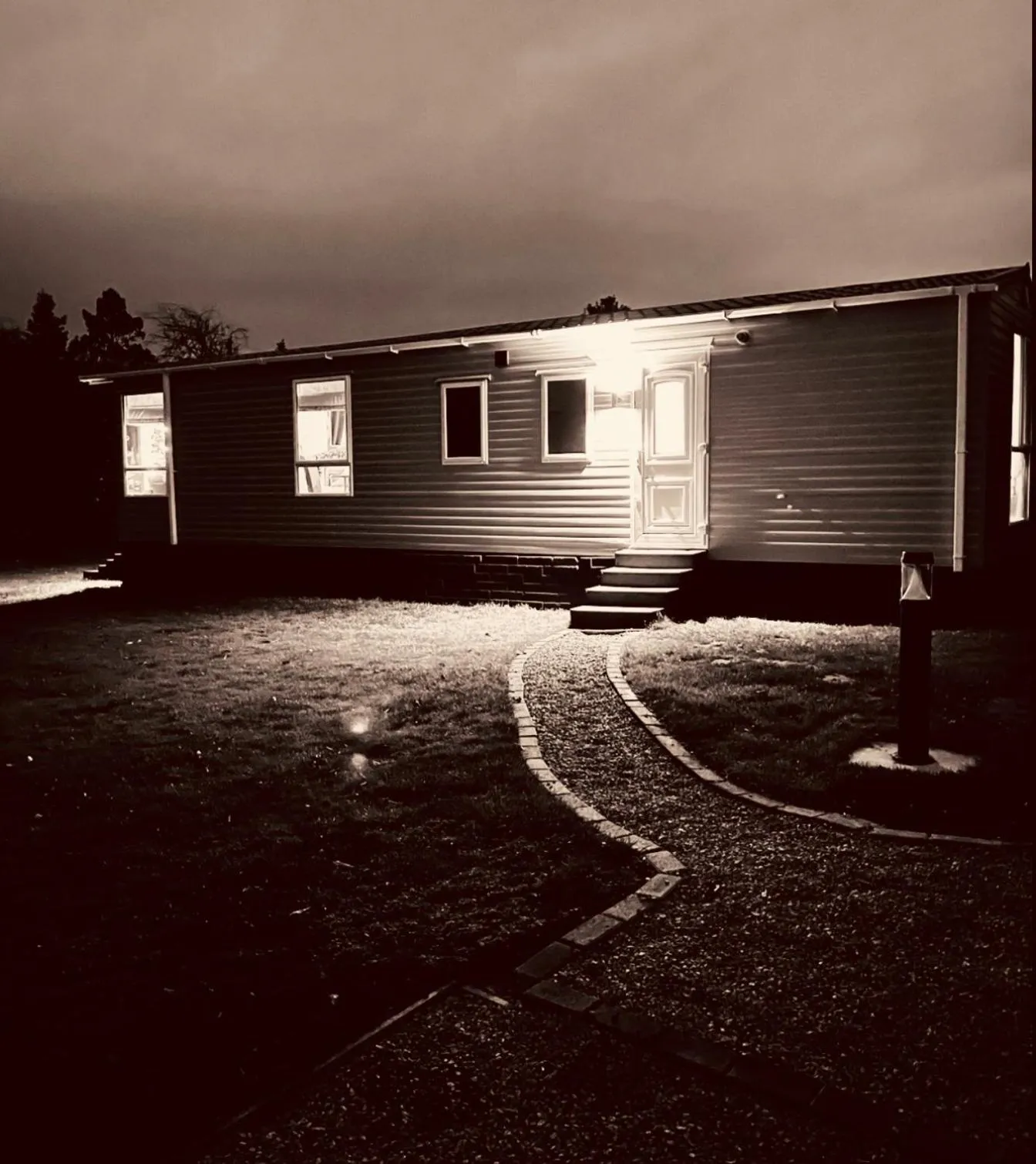 Night in The Old Inn Retreat