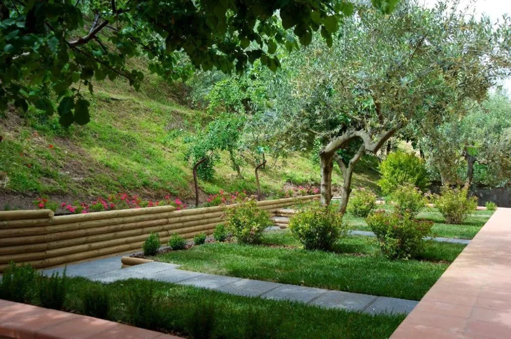 Garden in Hotel Girifalco - Nature & Relax