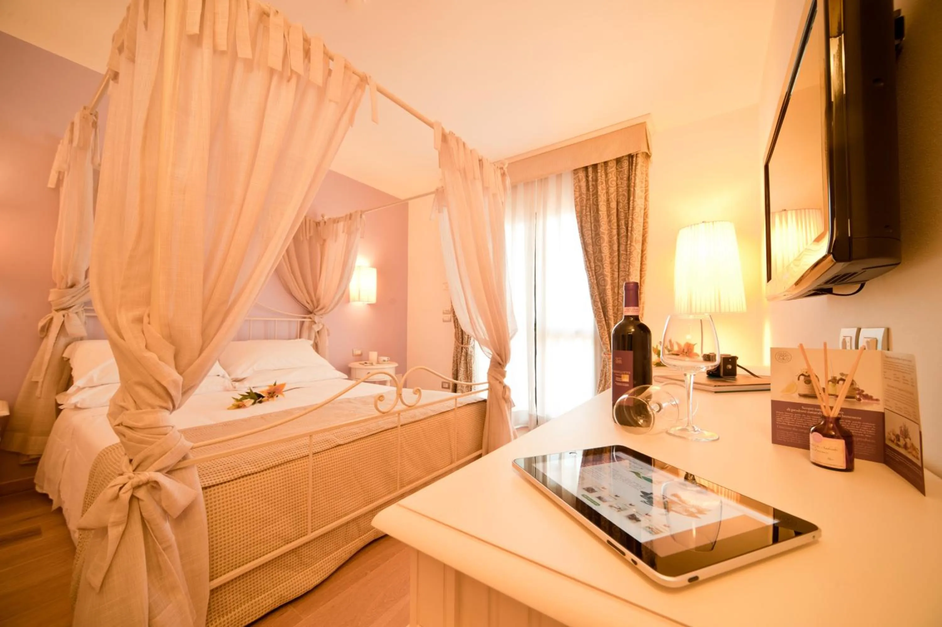 Bedroom, Bed in Hotel Girifalco - Nature & Relax