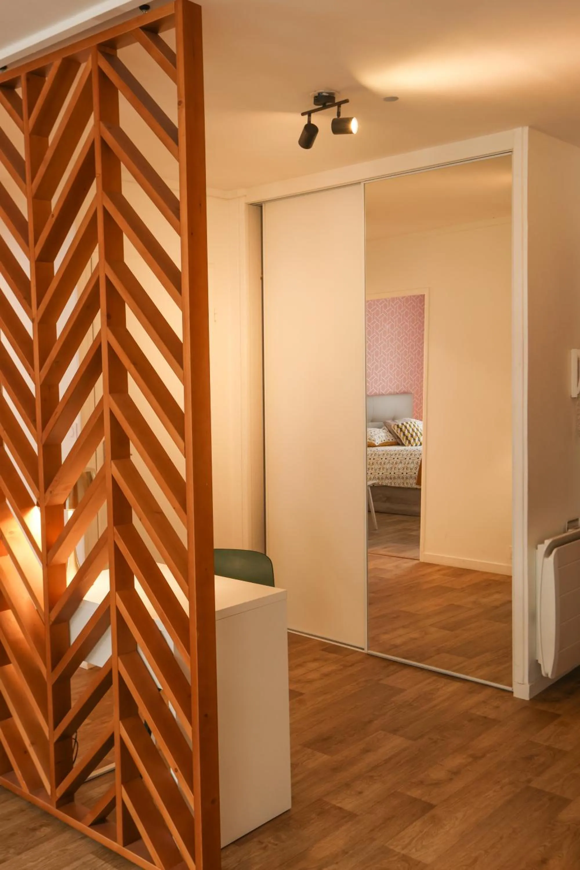 Bed in 3 Lys Orleans Downtown, free secure parking