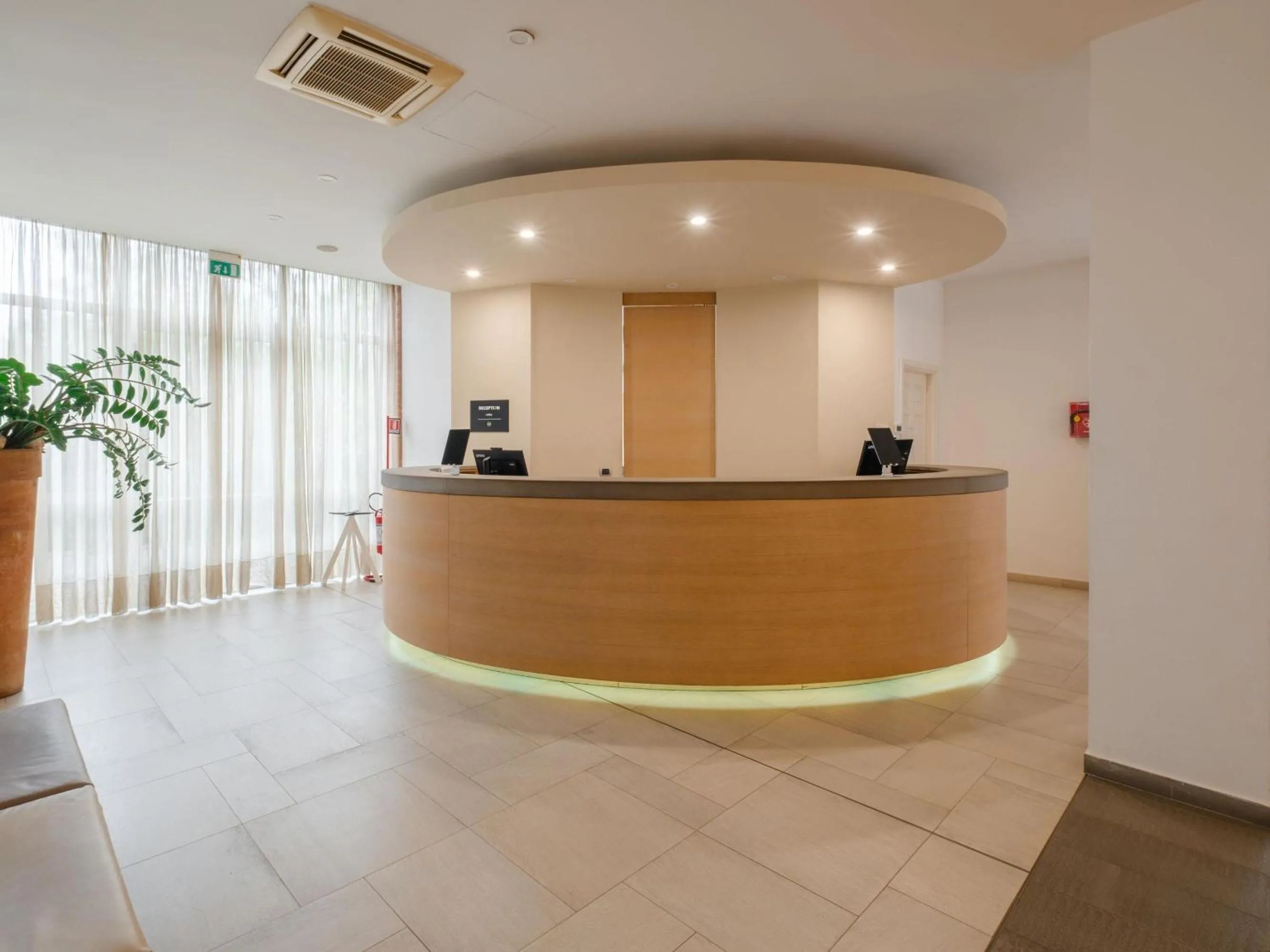 Lobby or reception in B&B HOTEL Remilia