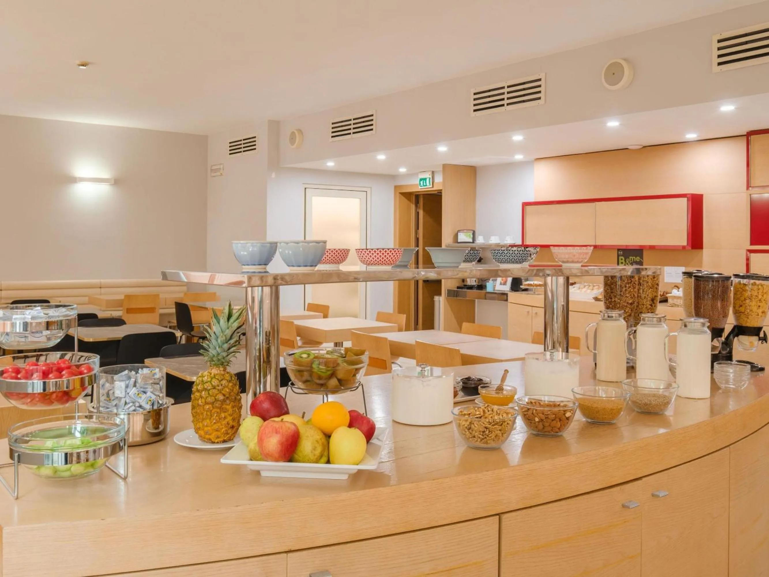 Restaurant/places to eat in B&B HOTEL Remilia