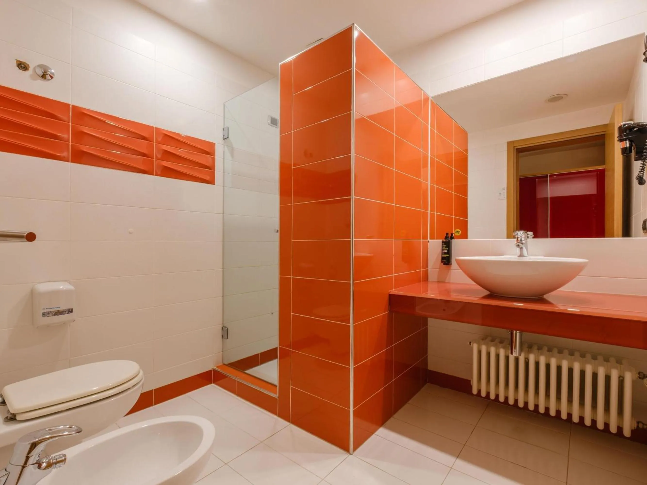 Photo of the whole room in B&B HOTEL Remilia