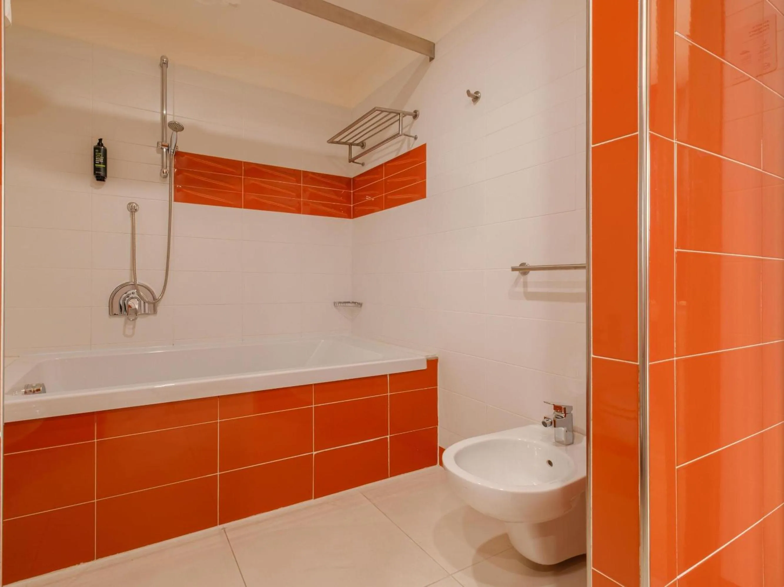 Photo of the whole room in B&B HOTEL Remilia