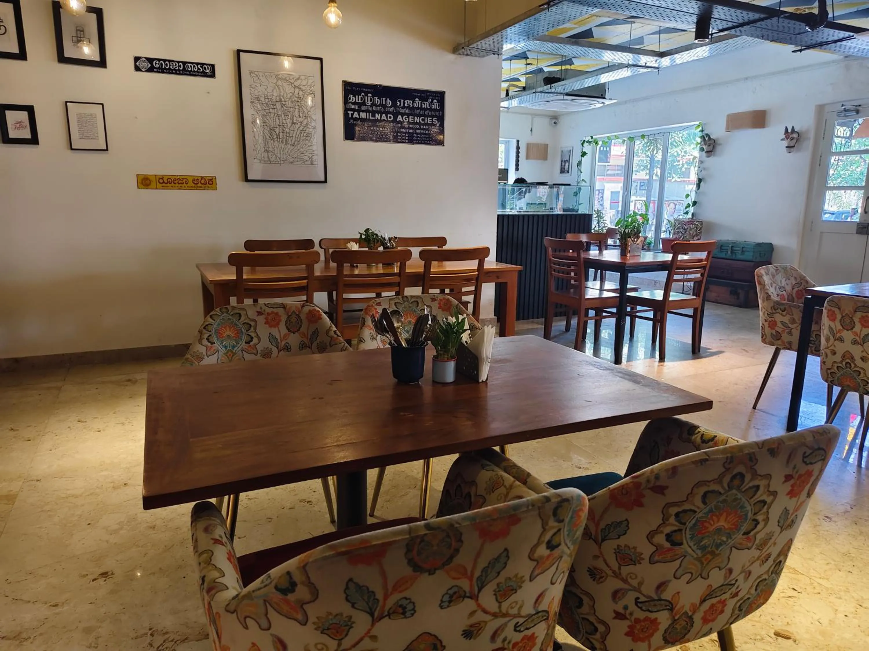 Restaurant/places to eat in Hotel Aura by Woco Stays