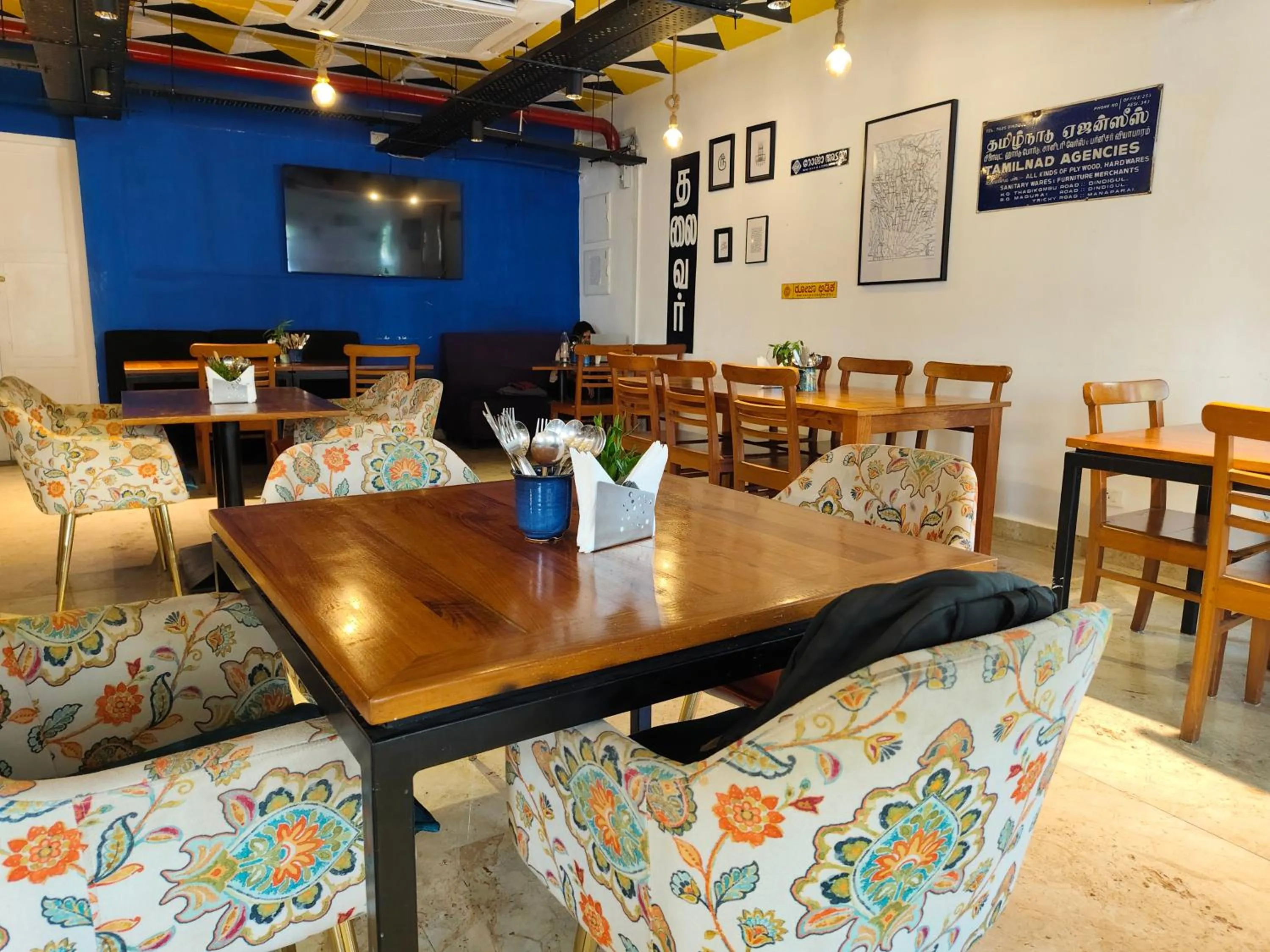 Restaurant/places to eat in Hotel Aura by Woco Stays