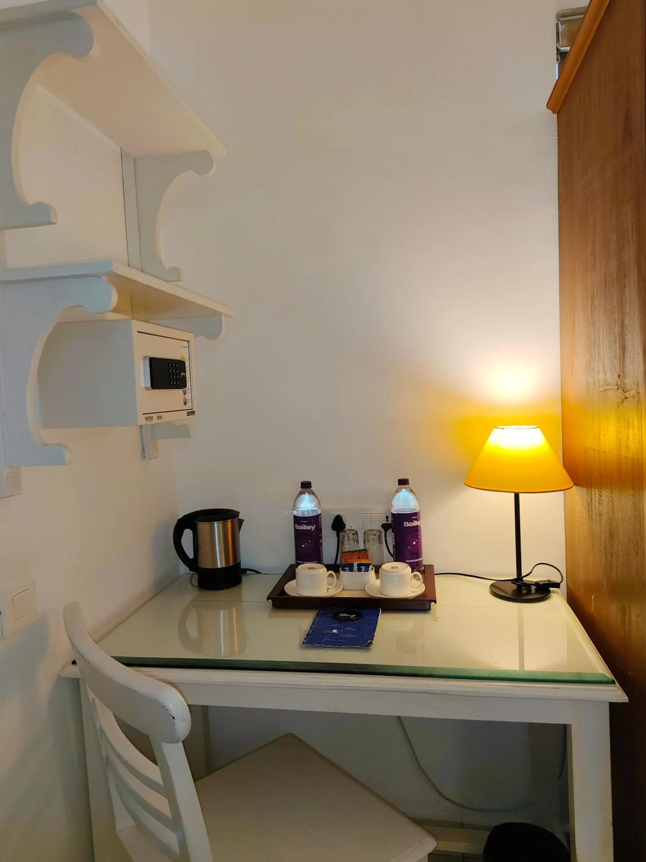 Coffee/tea facilities in Hotel Aura by Woco Stays