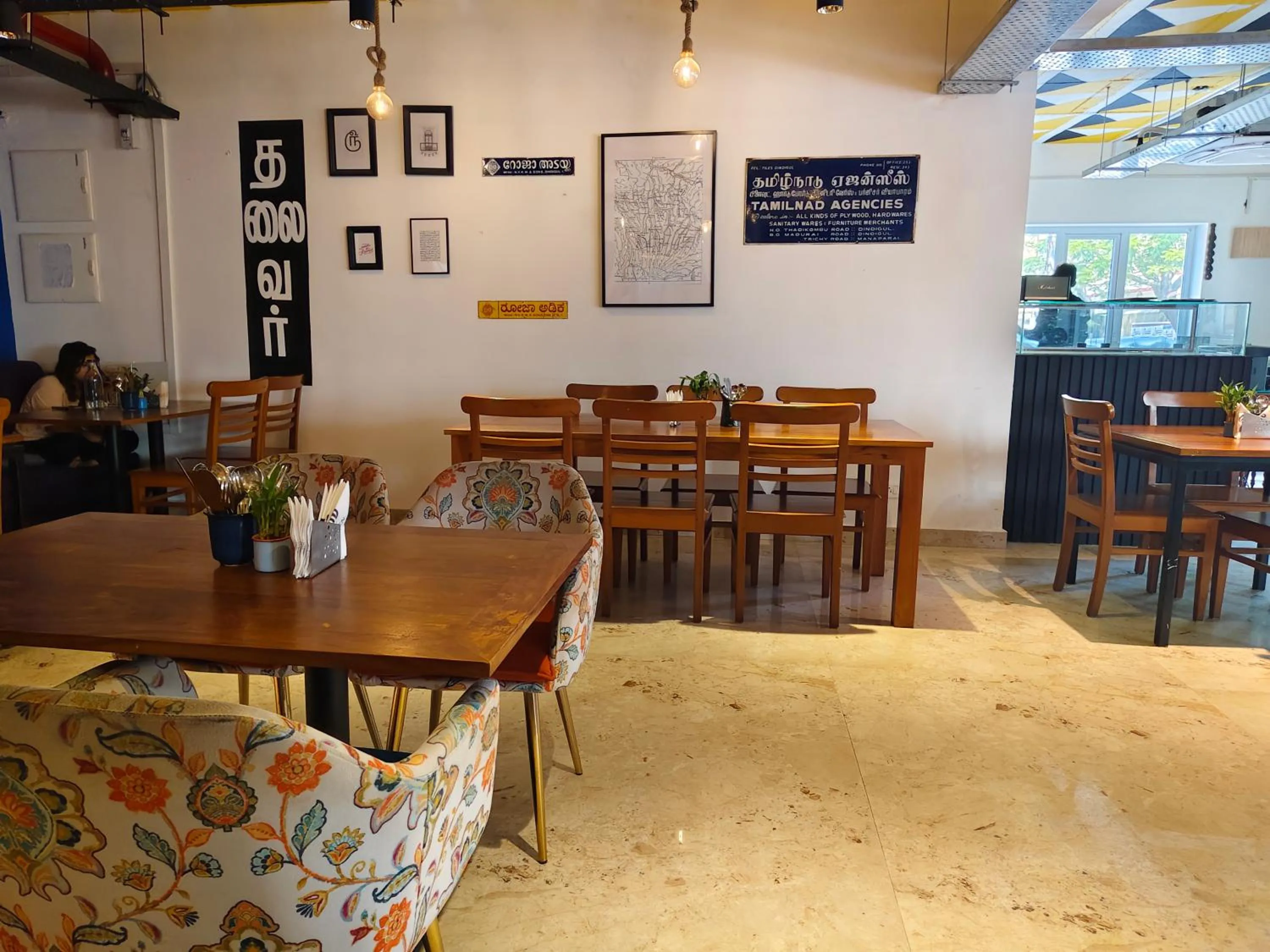 Restaurant/places to eat in Hotel Aura by Woco Stays