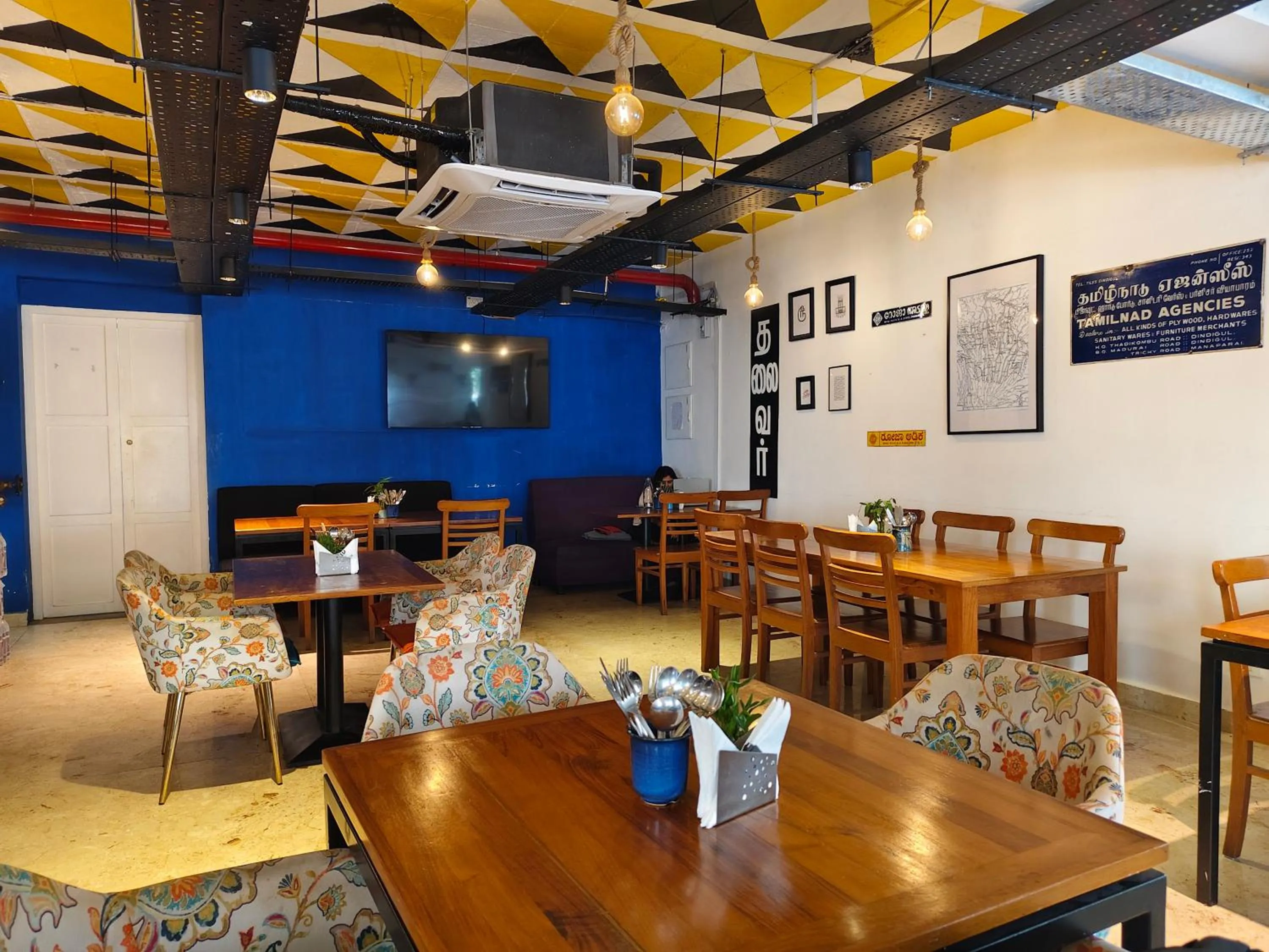 Restaurant/places to eat in Hotel Aura by Woco Stays