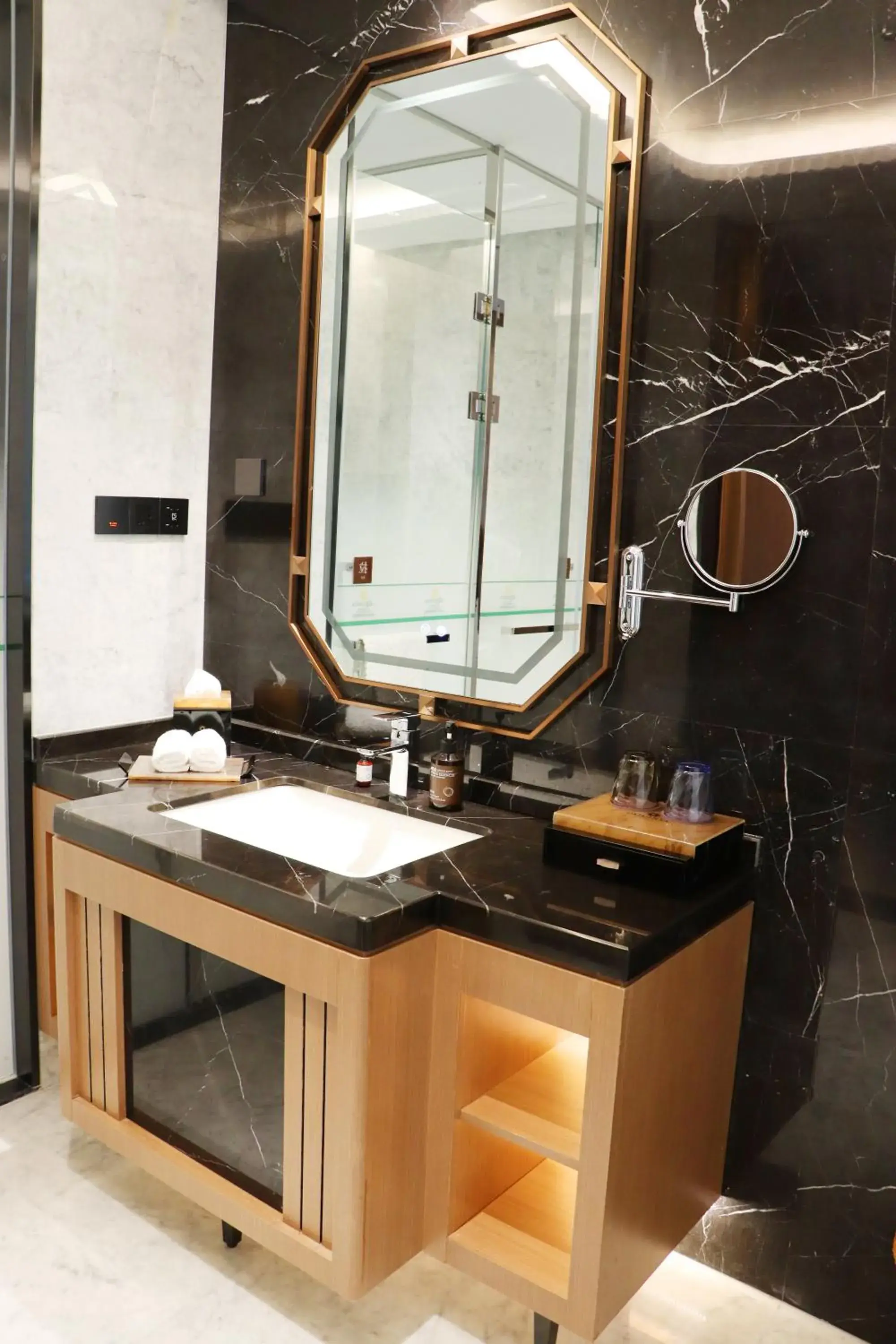 Deluxe King Room with Garden View in La Quinta by Wyndham Weifang South Deluxe King Room with Garden View in La Quinta by Wyndham Weifang South