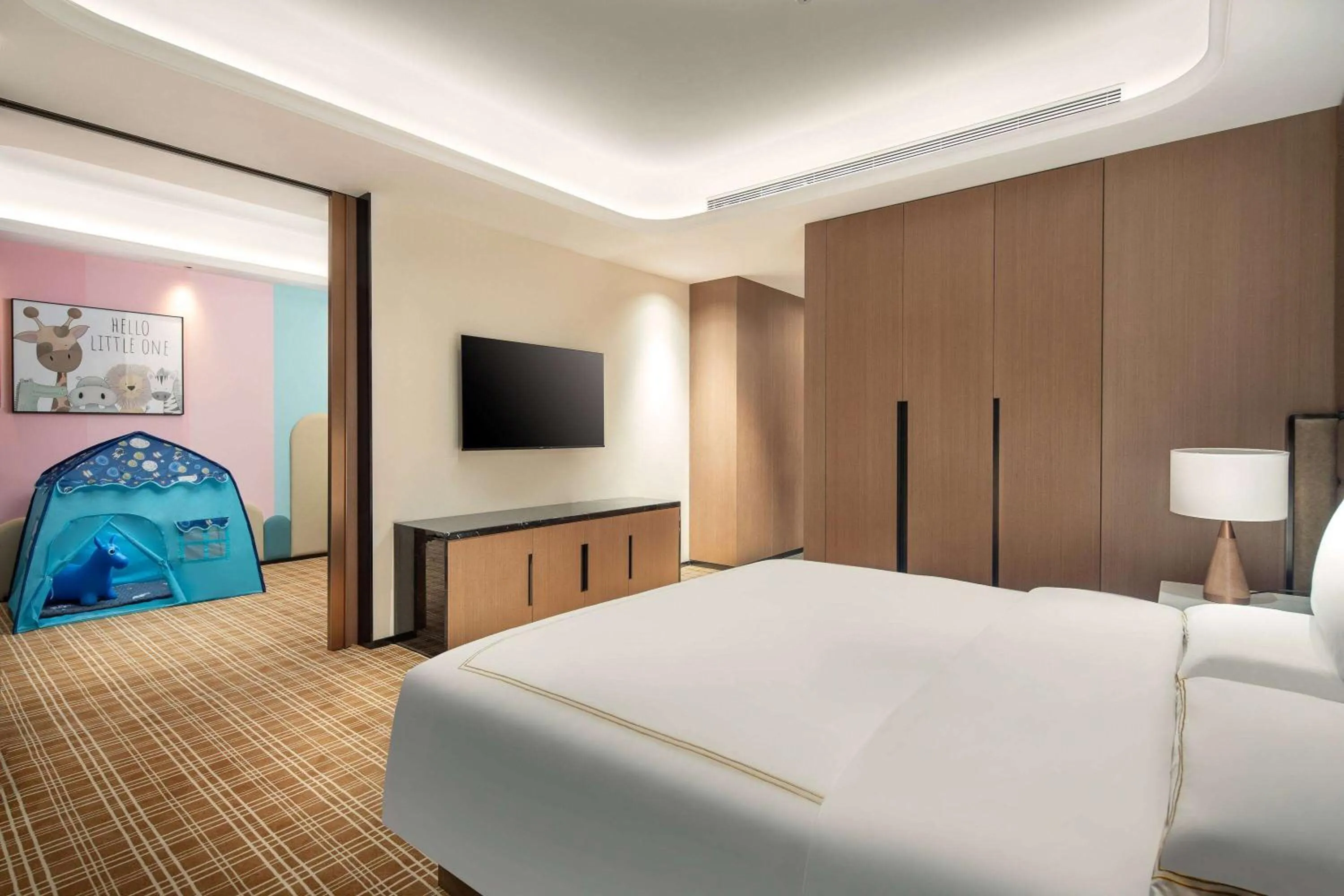 Photo of the whole room, Bed in La Quinta by Wyndham Weifang South