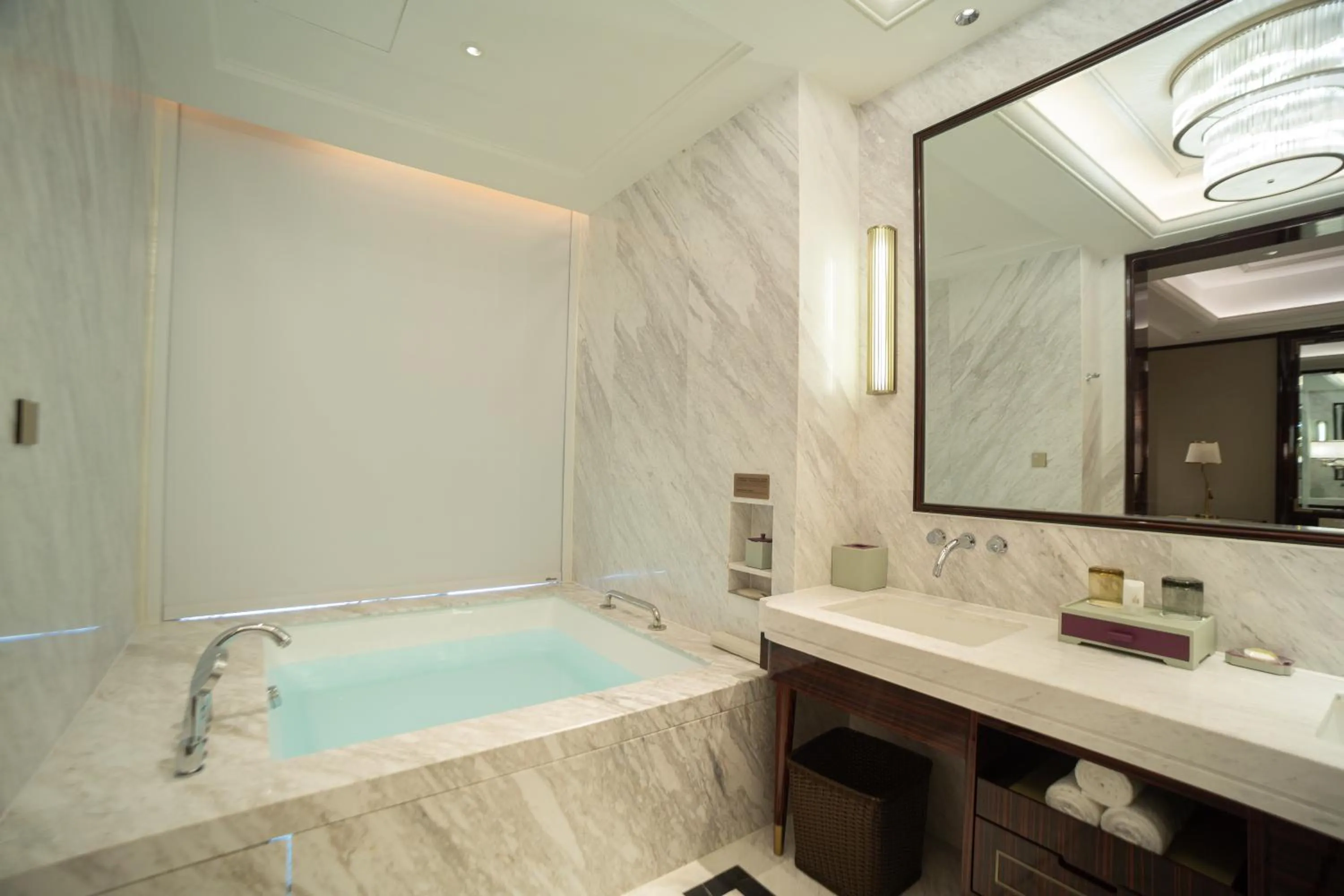 Bath in Wyndham Grand Tongren Downtown Hotel