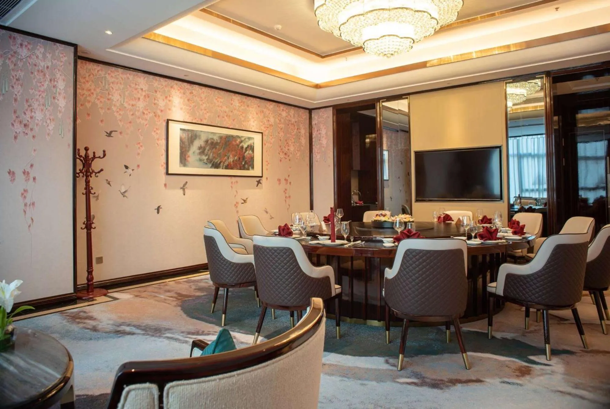 Bed in Wyndham Grand Tongren Downtown Hotel