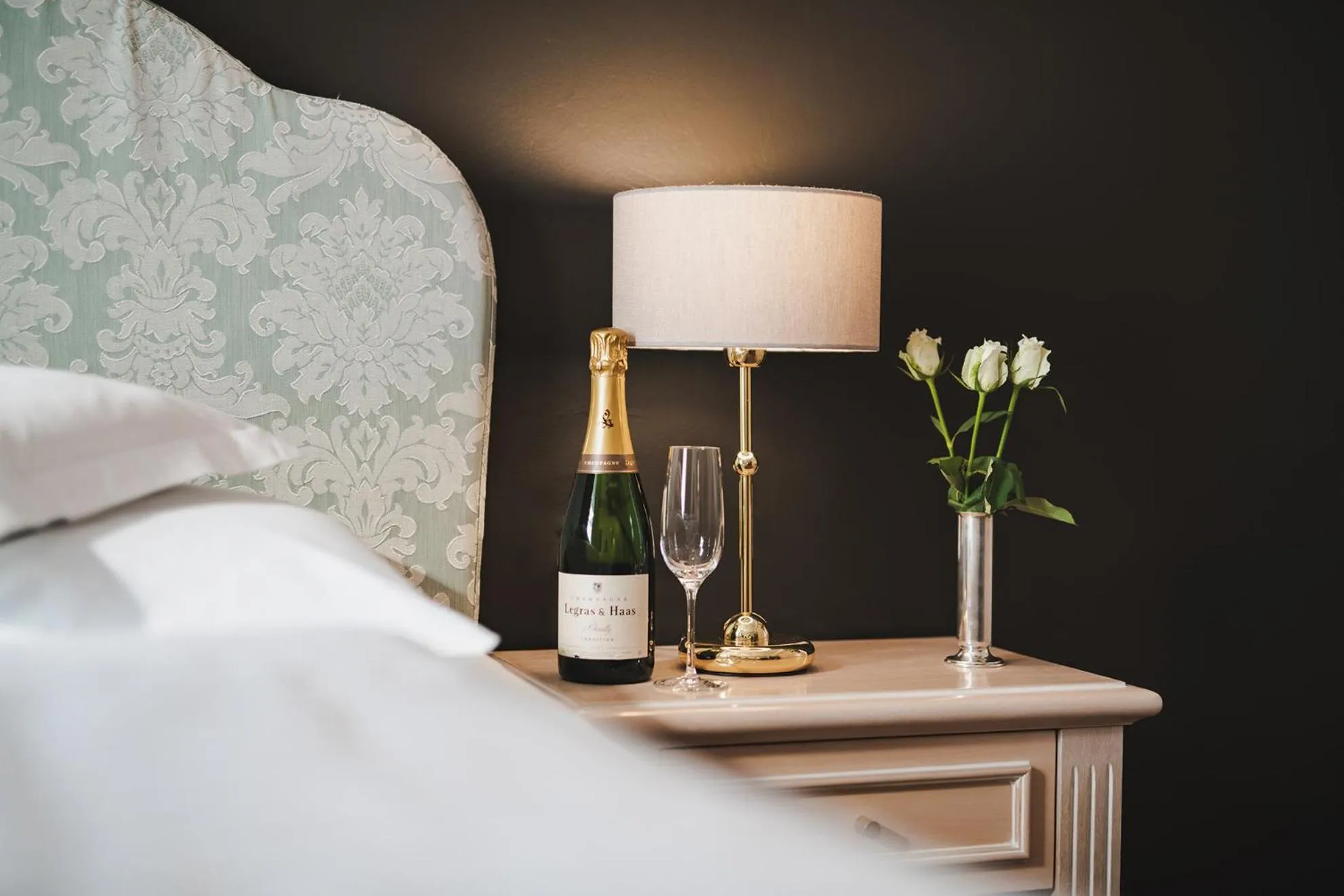 Living room, Bed in Hotel Adria