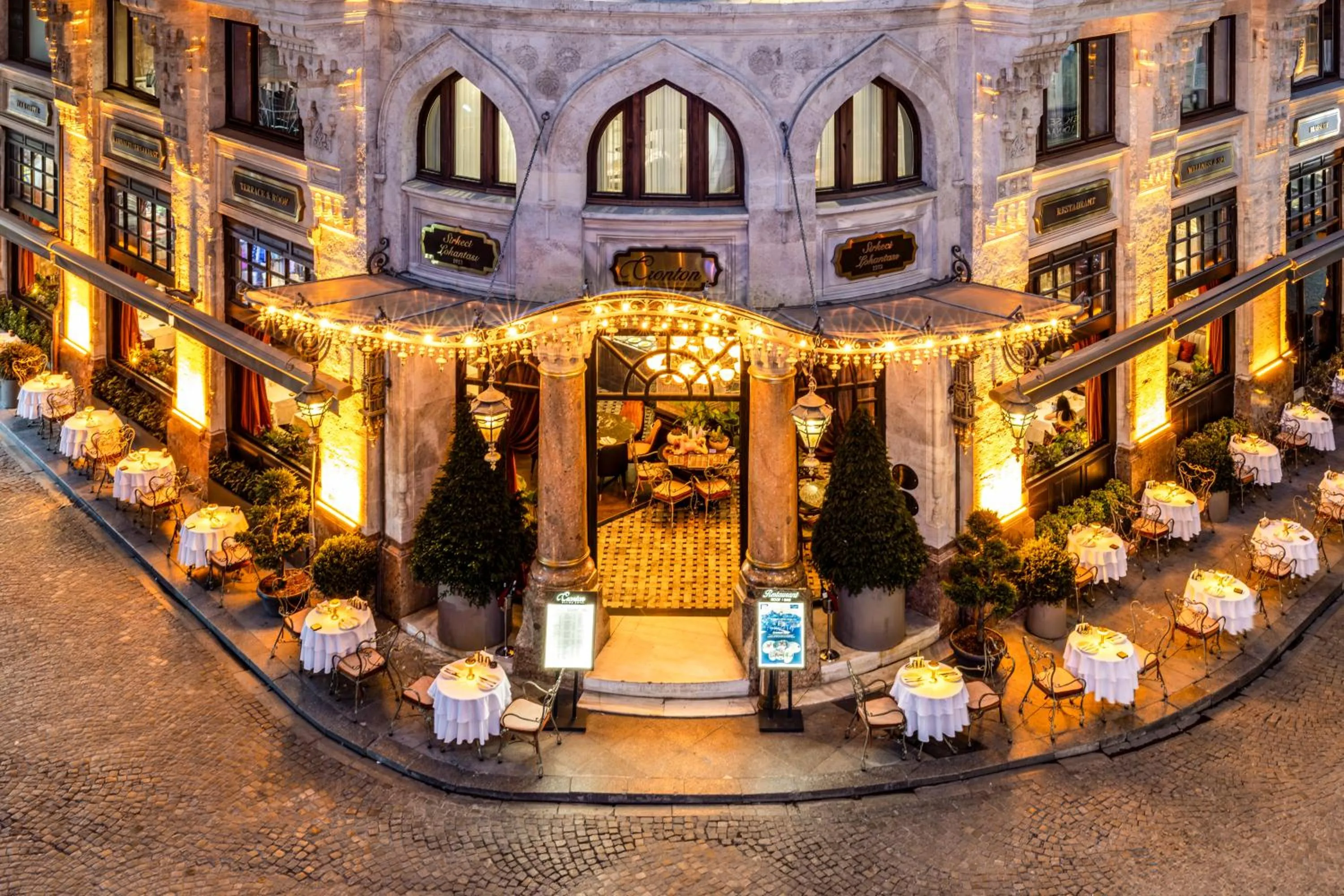 Night in Cronton Design Hotel