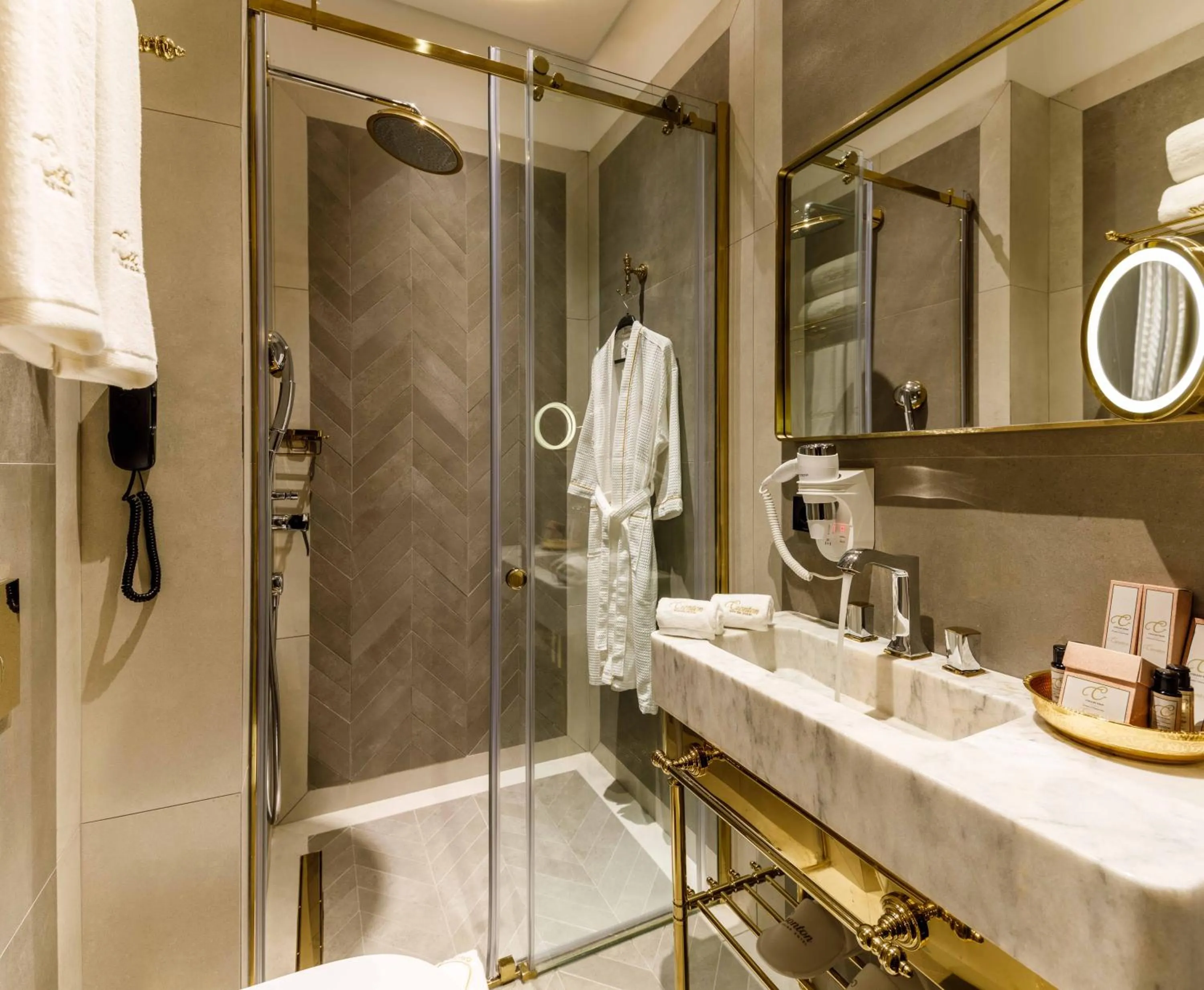 Bathroom in Cronton Design Hotel