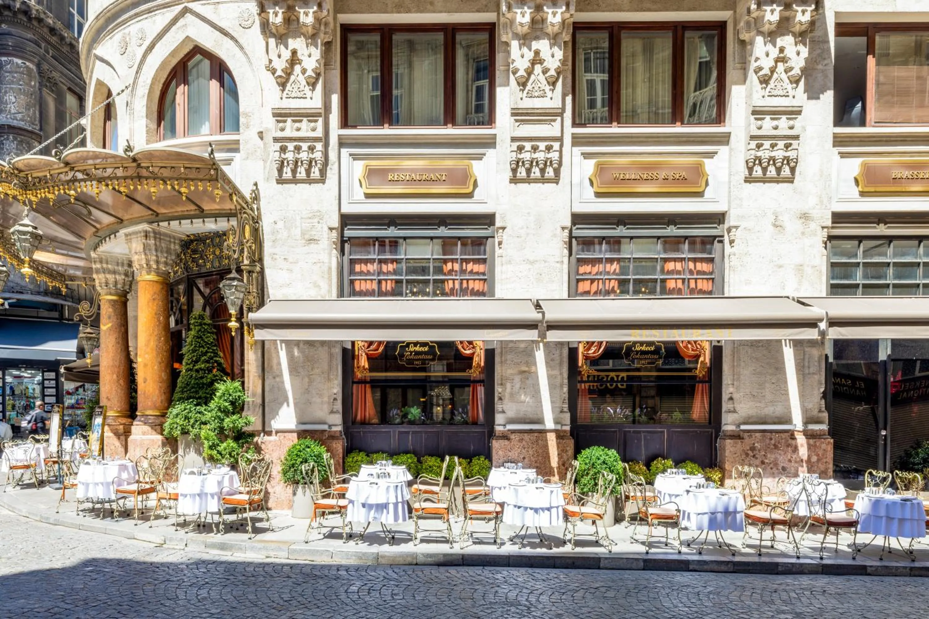 Property building in Cronton Design Hotel