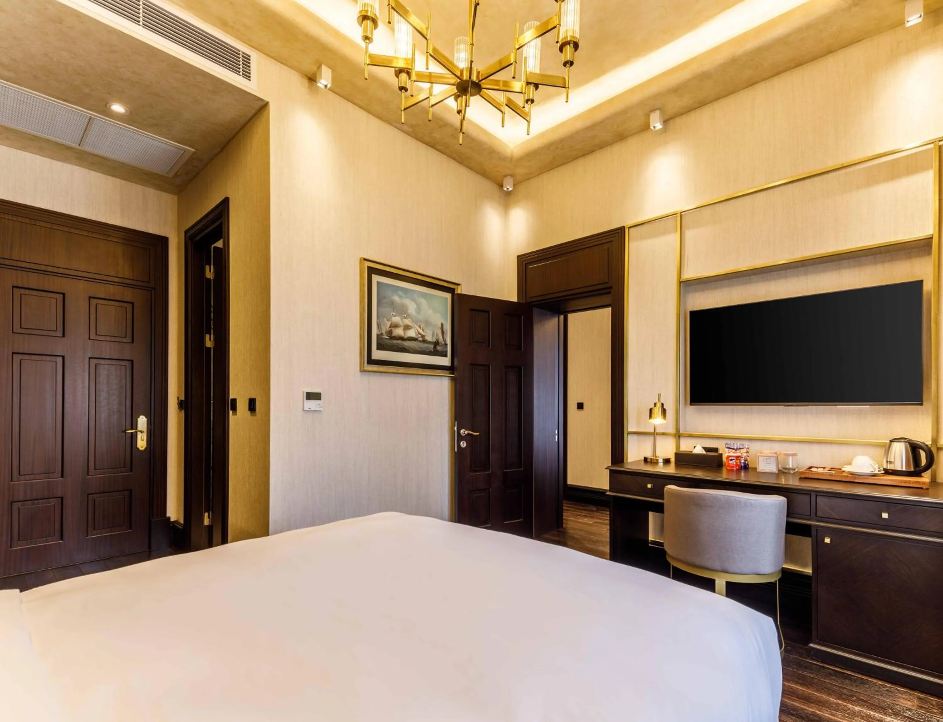 Bedroom, Bed in Cronton Design Hotel