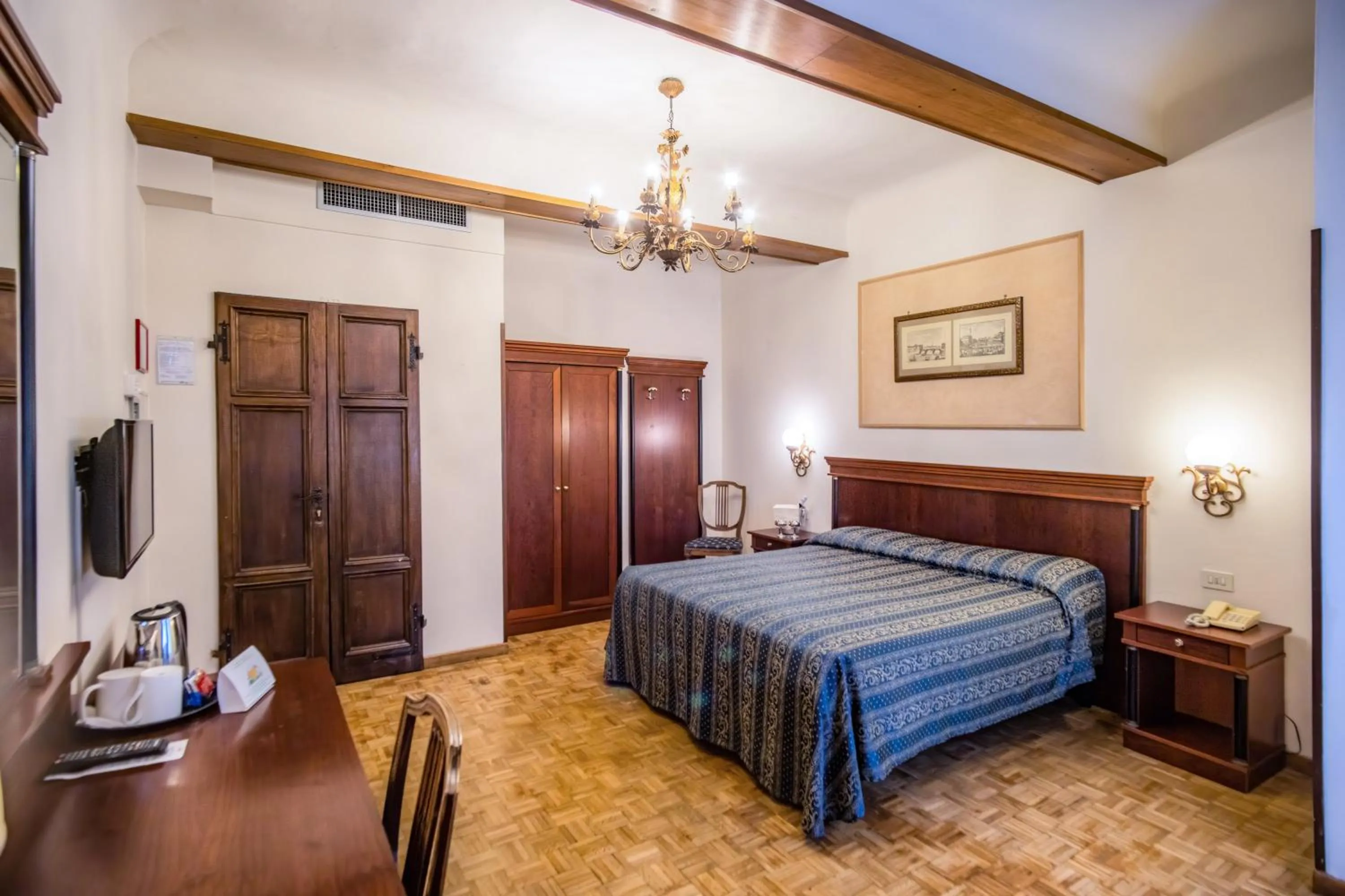 Photo of the whole room, Bed in Hotel Martelli