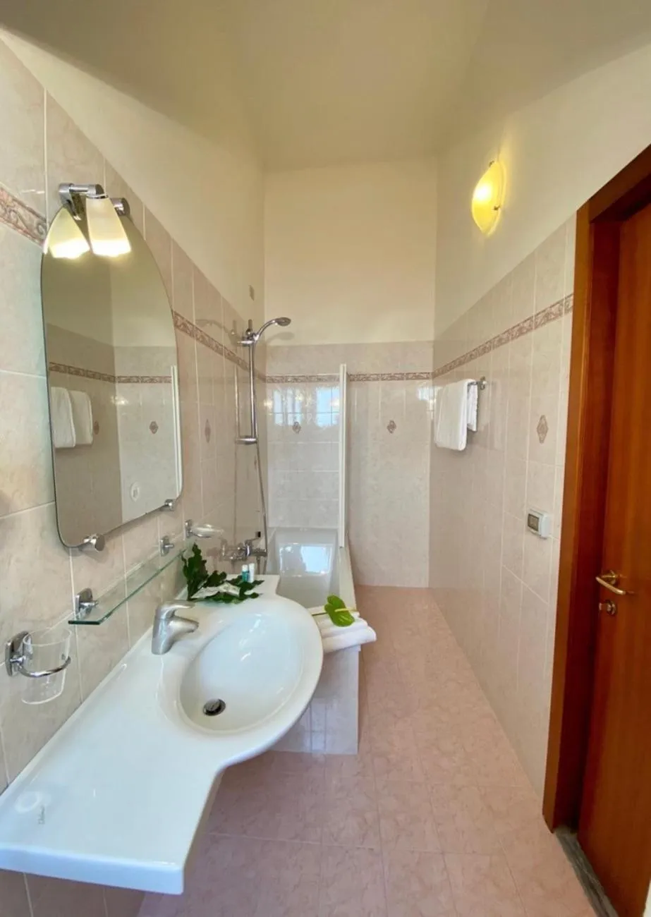 Bathroom in Hotel Martelli