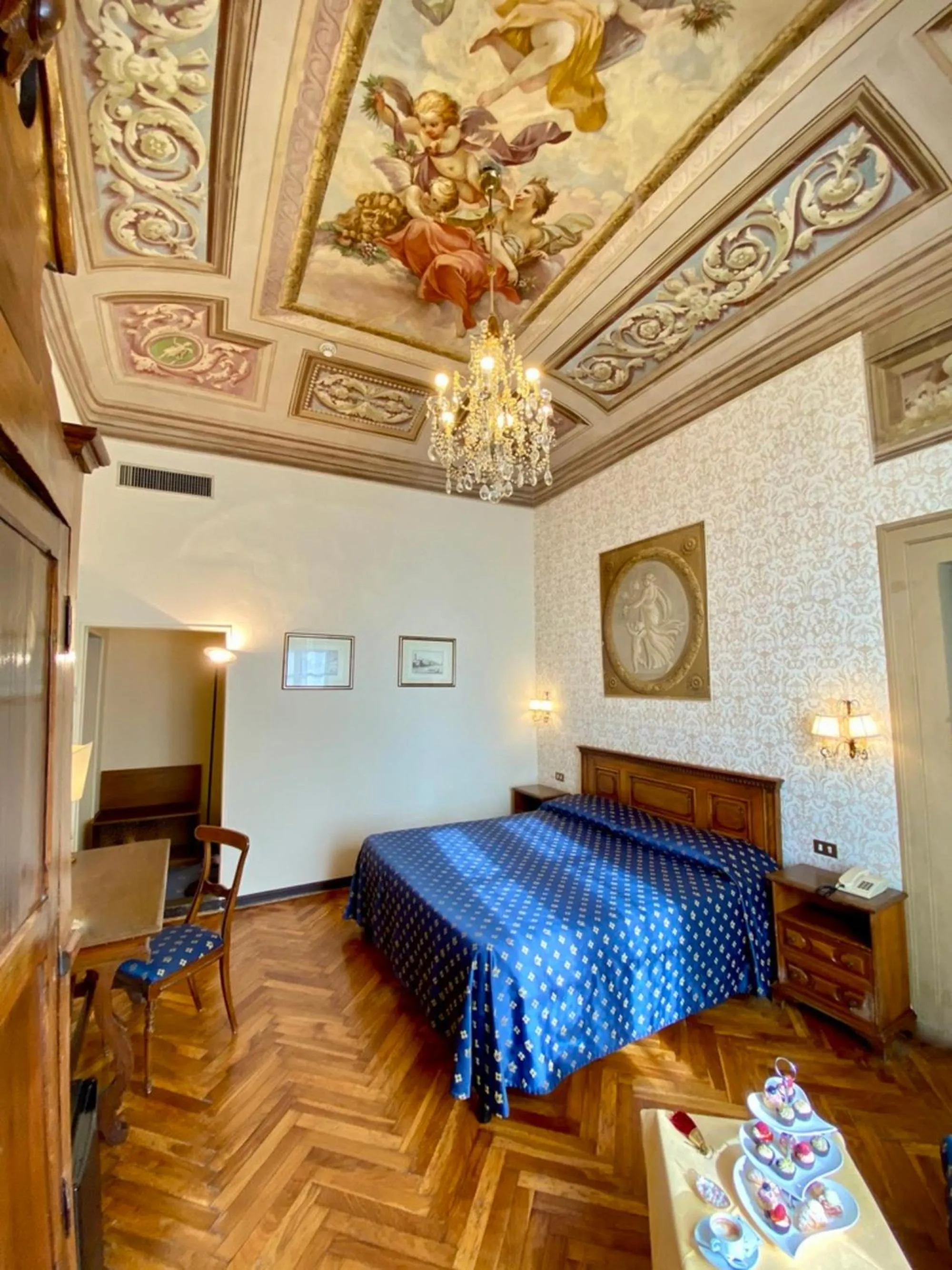 Photo of the whole room, Bed in Hotel Martelli