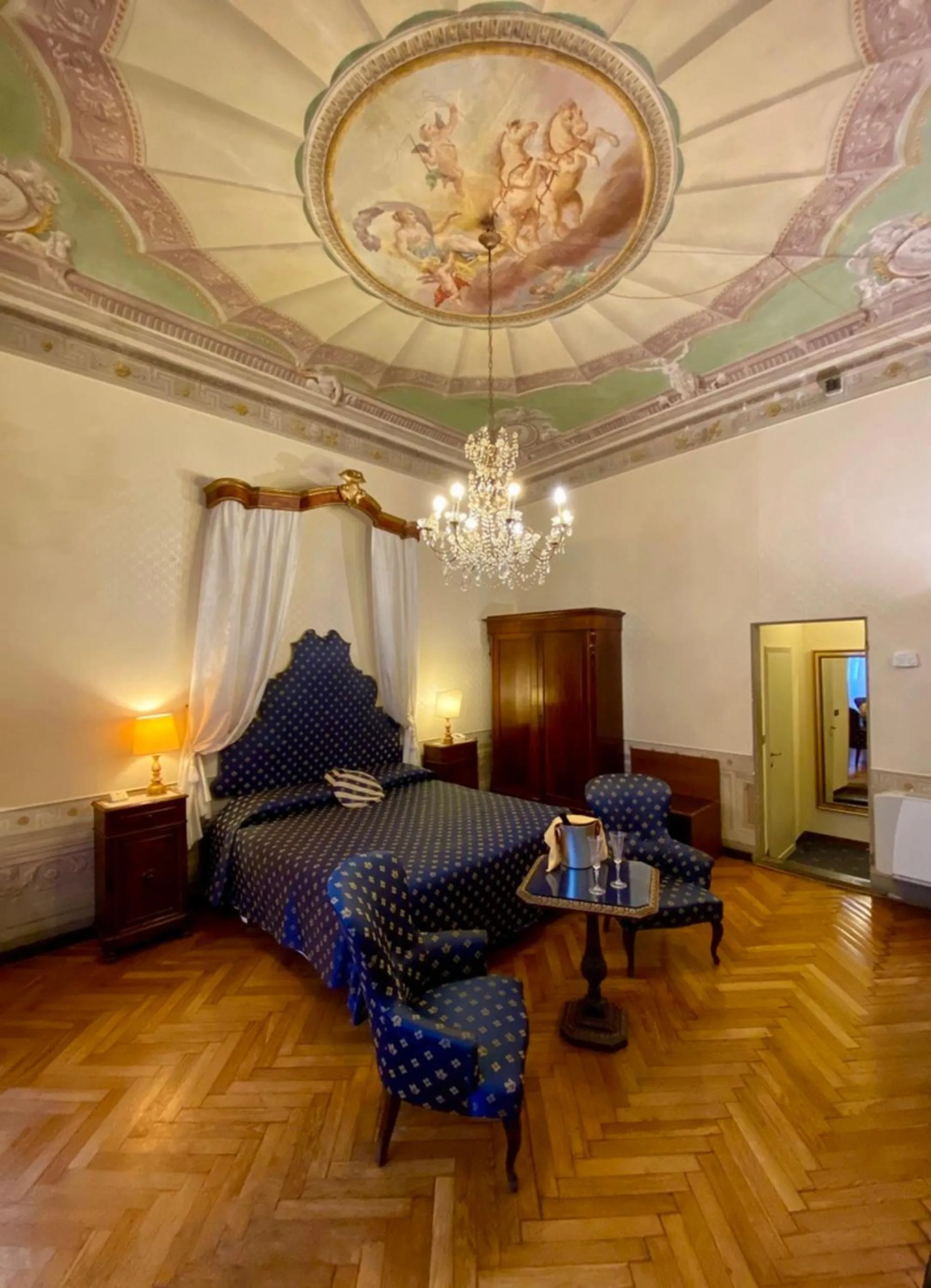 Photo of the whole room in Hotel Martelli