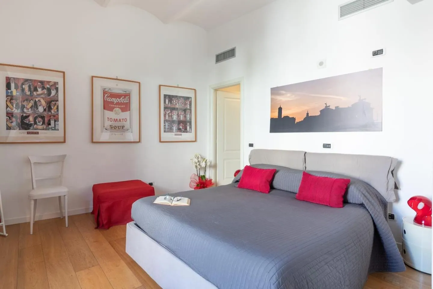 Bed in Nostromondo Ciancaleoni Palace