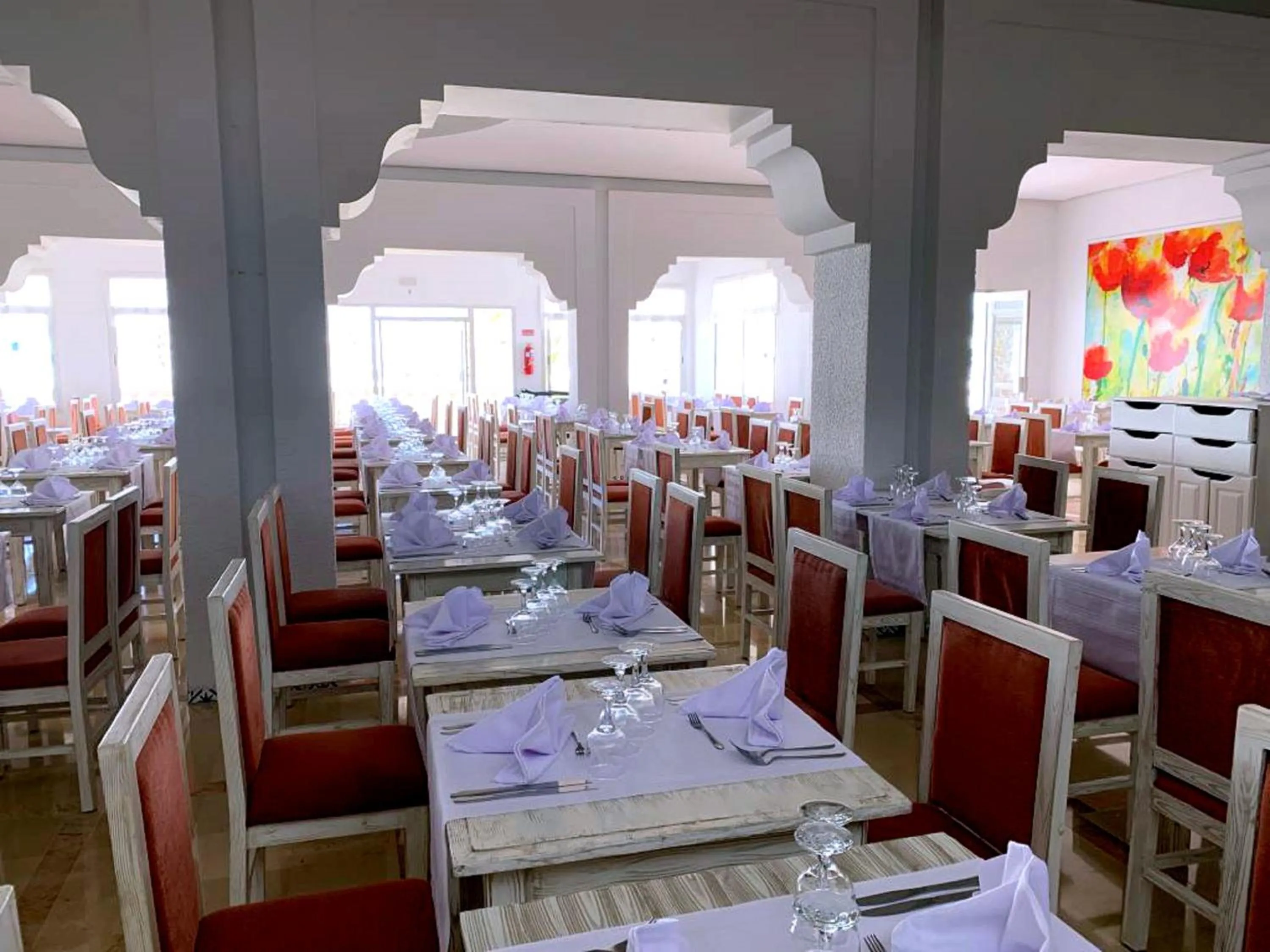 Restaurant/places to eat in Hotel Best Beach- Family Only