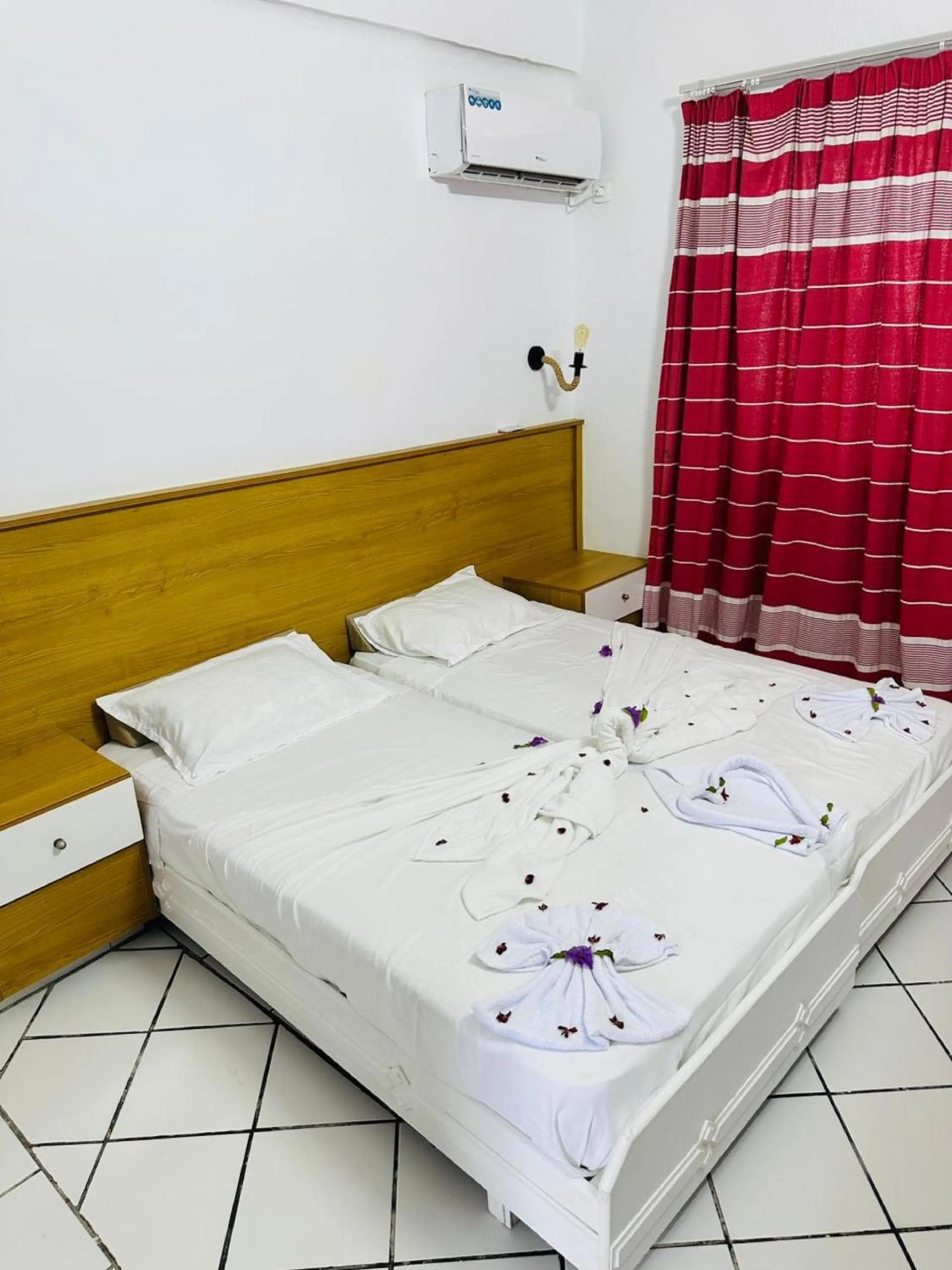 Bed in Hotel Best Beach- Family Only