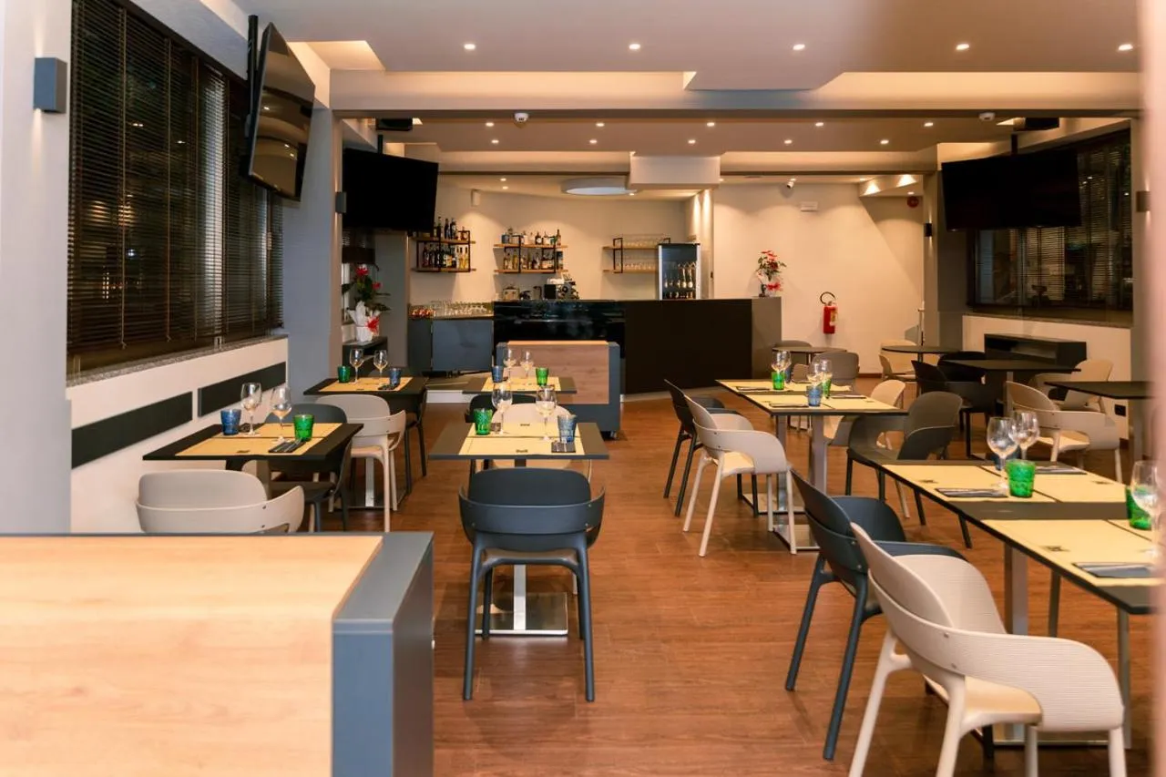 Restaurant/places to eat in Cardano Hotel Malpensa