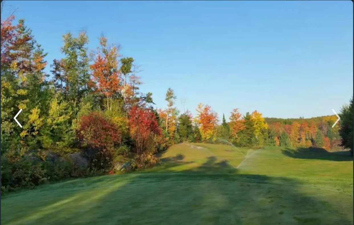 Golfcourse in Hush Lodge and Cottages